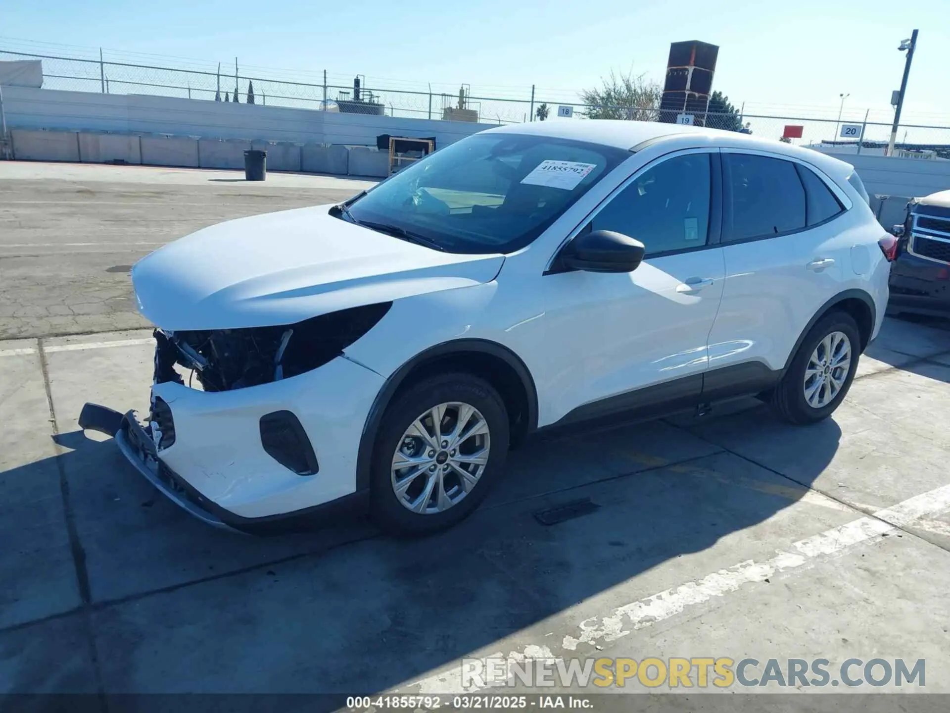 2 fotografías del automóvil dañado 1FMCU0GN2RUA99697 FORD ESCAPE 2024