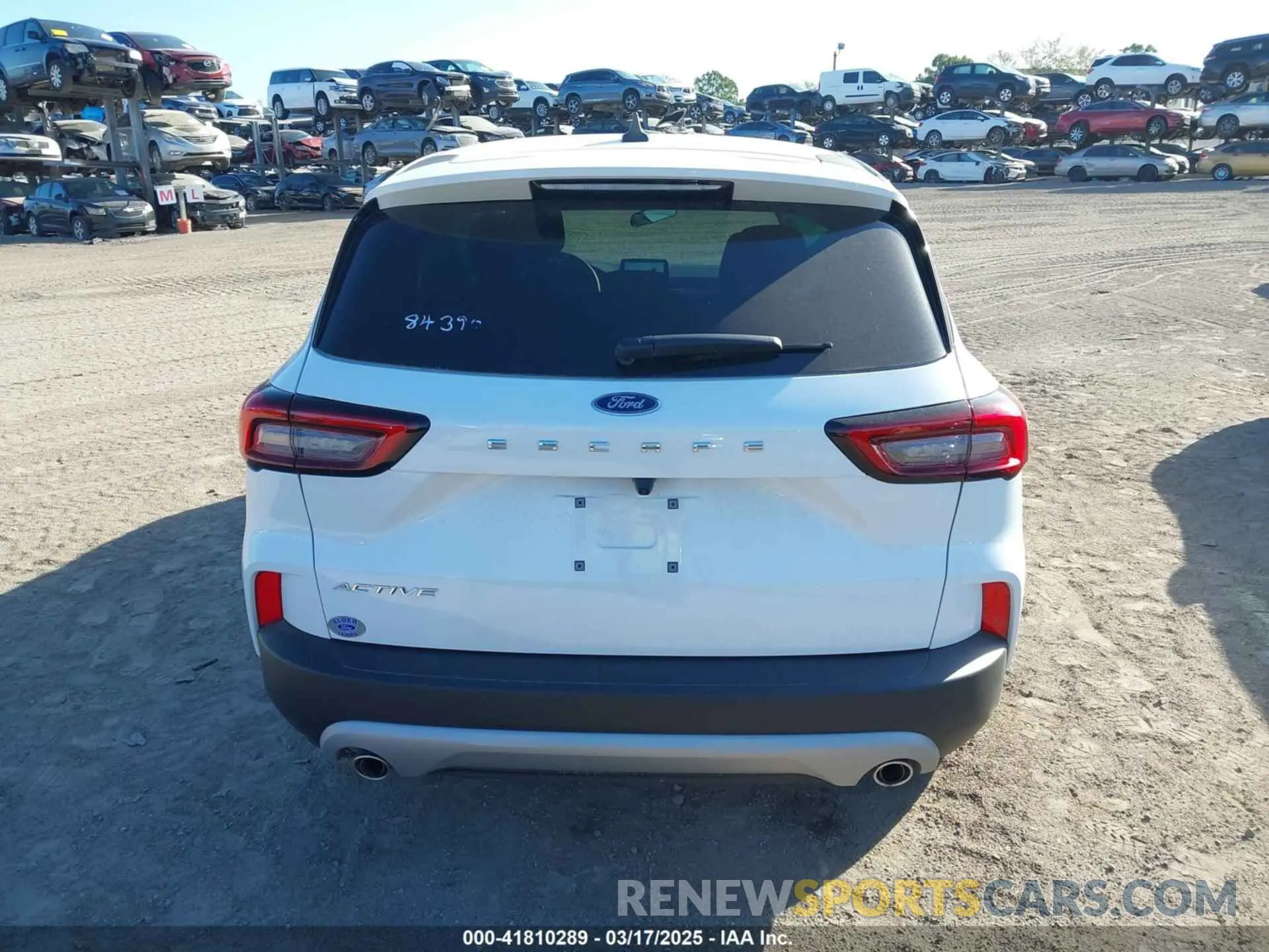 16 fotografías del automóvil dañado 1FMCU0GN2RUB14750 FORD ESCAPE 2024