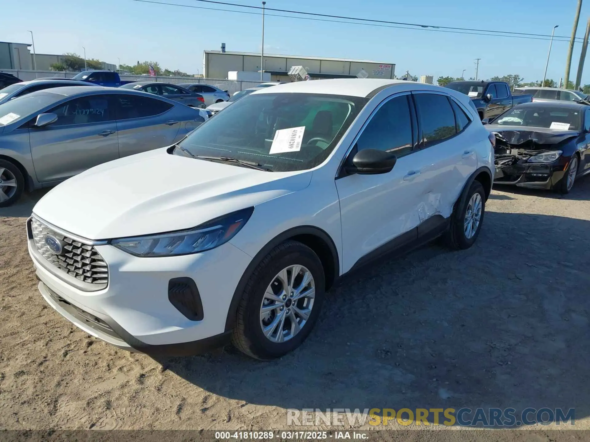 2 fotografías del automóvil dañado 1FMCU0GN2RUB14750 FORD ESCAPE 2024