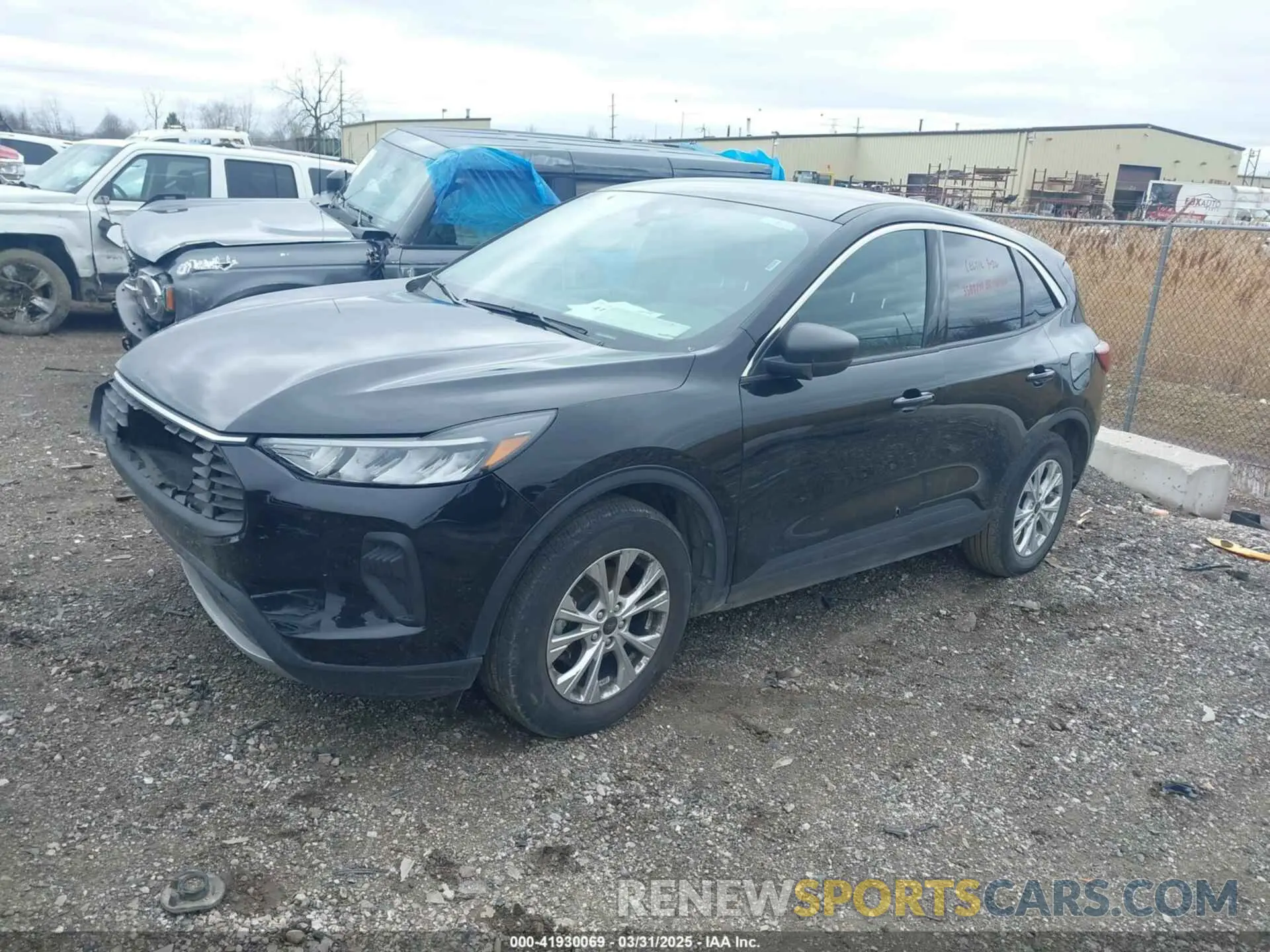 2 fotografías del automóvil dañado 1FMCU0GN3RUA26466 FORD ESCAPE 2024