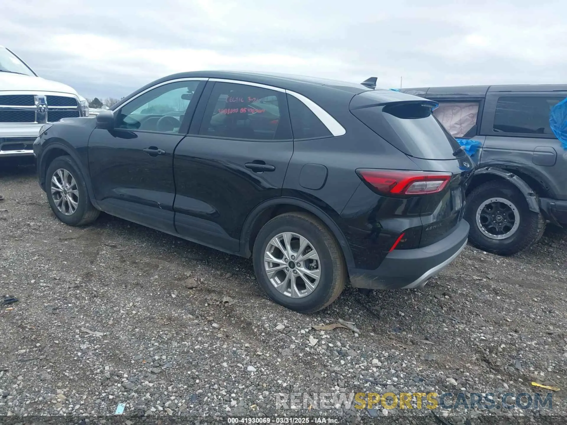 3 fotografías del automóvil dañado 1FMCU0GN3RUA26466 FORD ESCAPE 2024