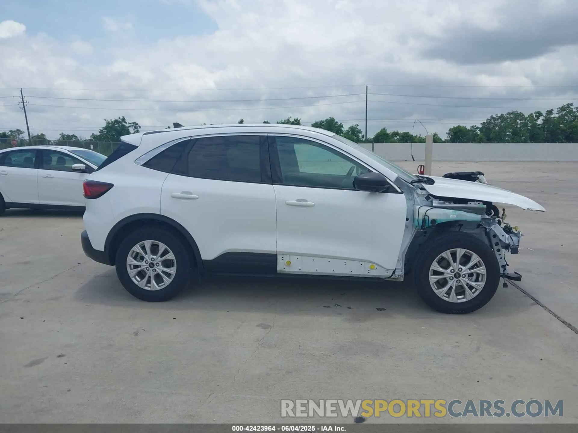 13 fotografías del automóvil dañado 1FMCU0GN4RUA36049 FORD ESCAPE 2024