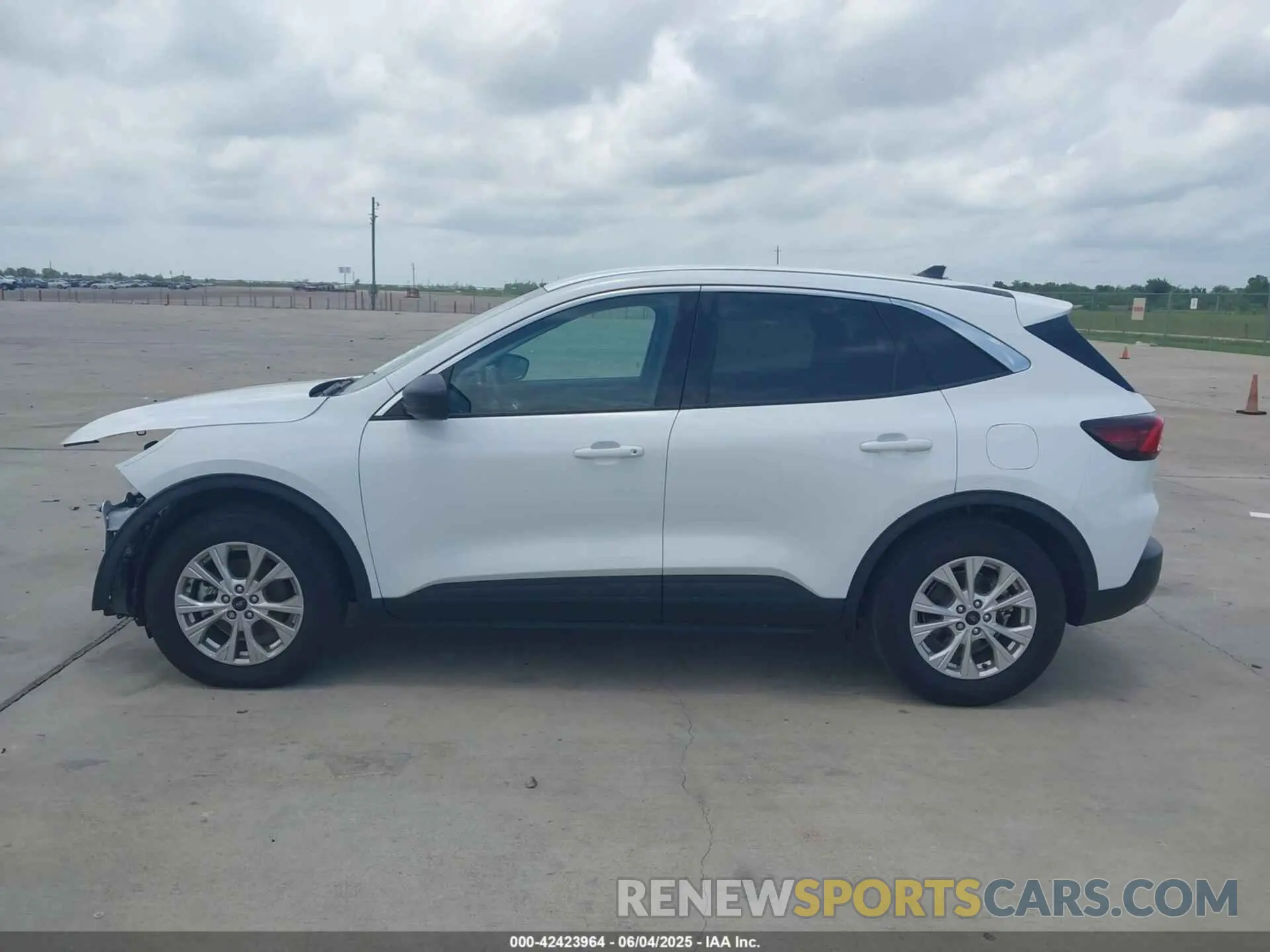 14 fotografías del automóvil dañado 1FMCU0GN4RUA36049 FORD ESCAPE 2024