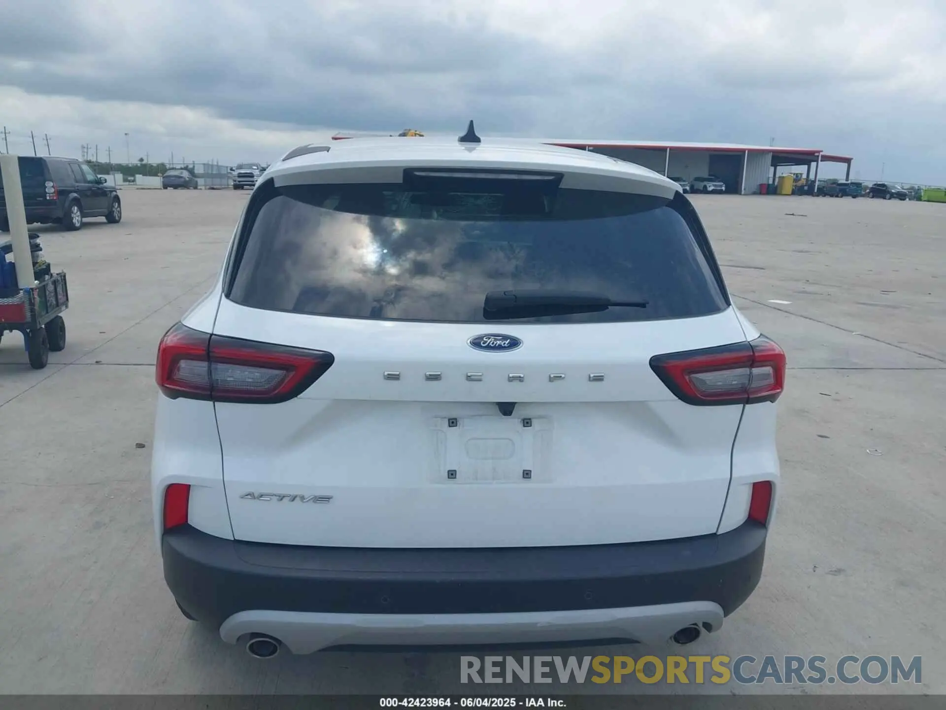 16 fotografías del automóvil dañado 1FMCU0GN4RUA36049 FORD ESCAPE 2024