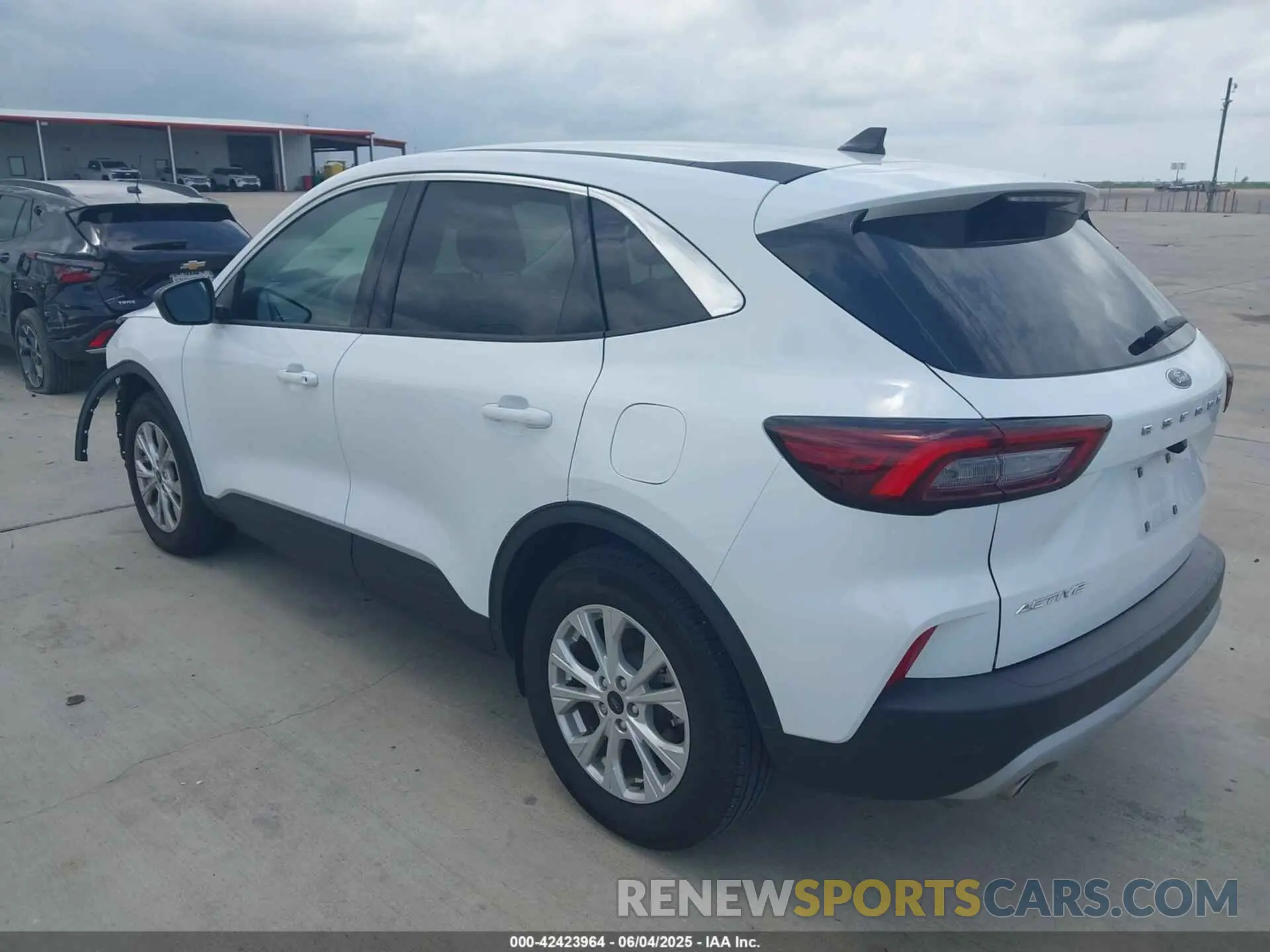 3 fotografías del automóvil dañado 1FMCU0GN4RUA36049 FORD ESCAPE 2024