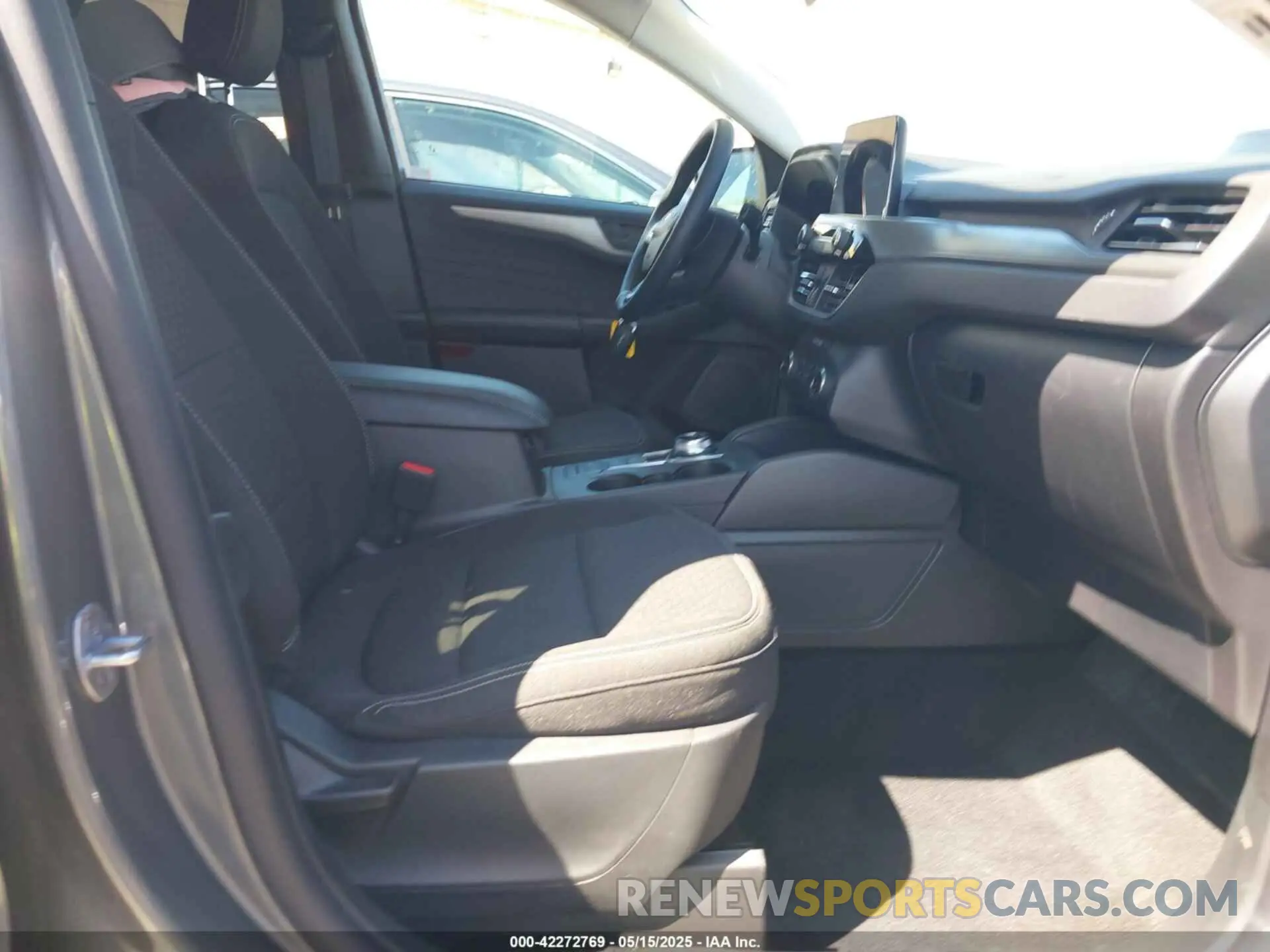 5 fotografías del automóvil dañado 1FMCU0GN4RUA38772 FORD ESCAPE 2024