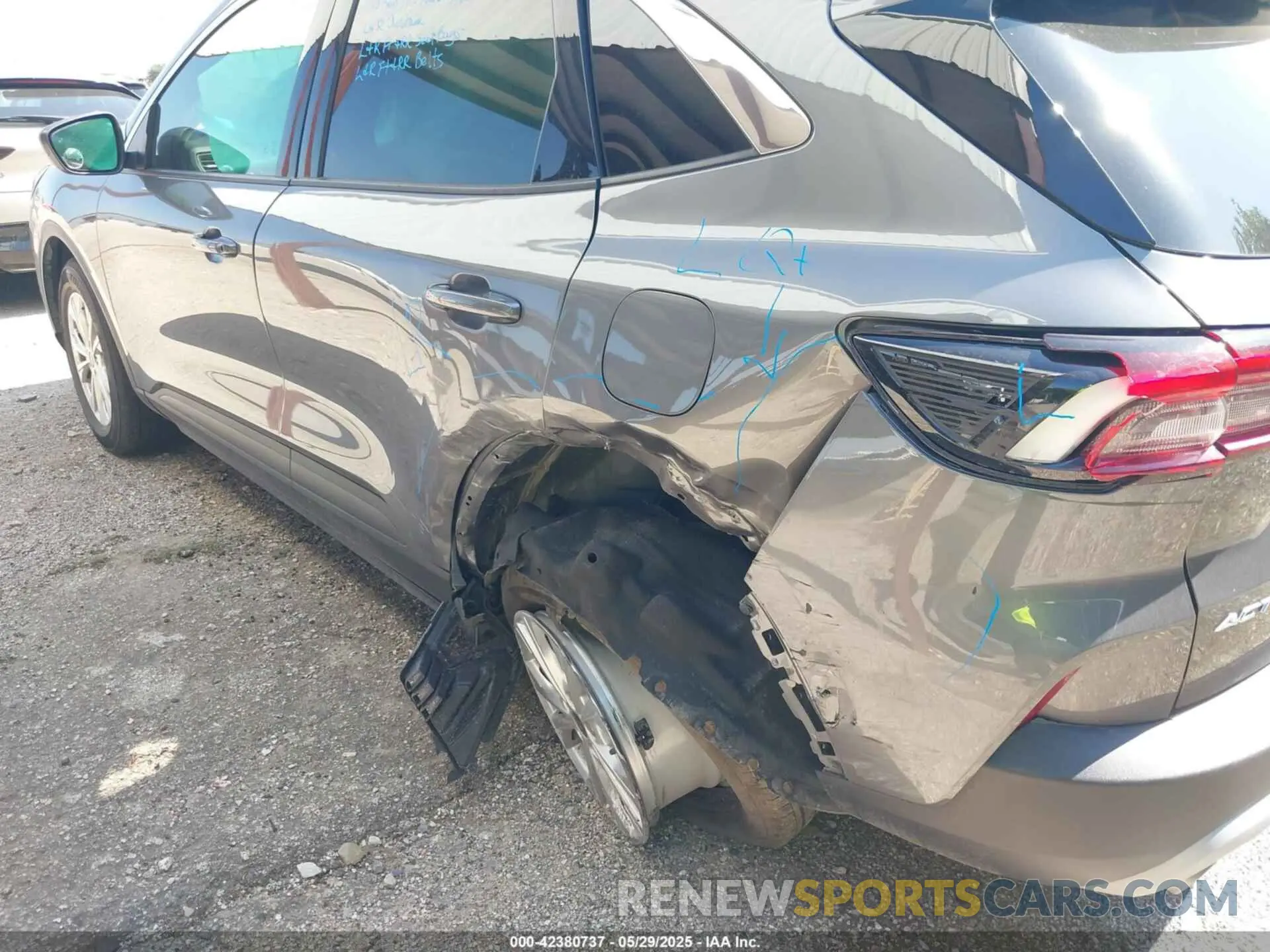 6 fotografías del automóvil dañado 1FMCU0GN9RUA04732 FORD ESCAPE 2024