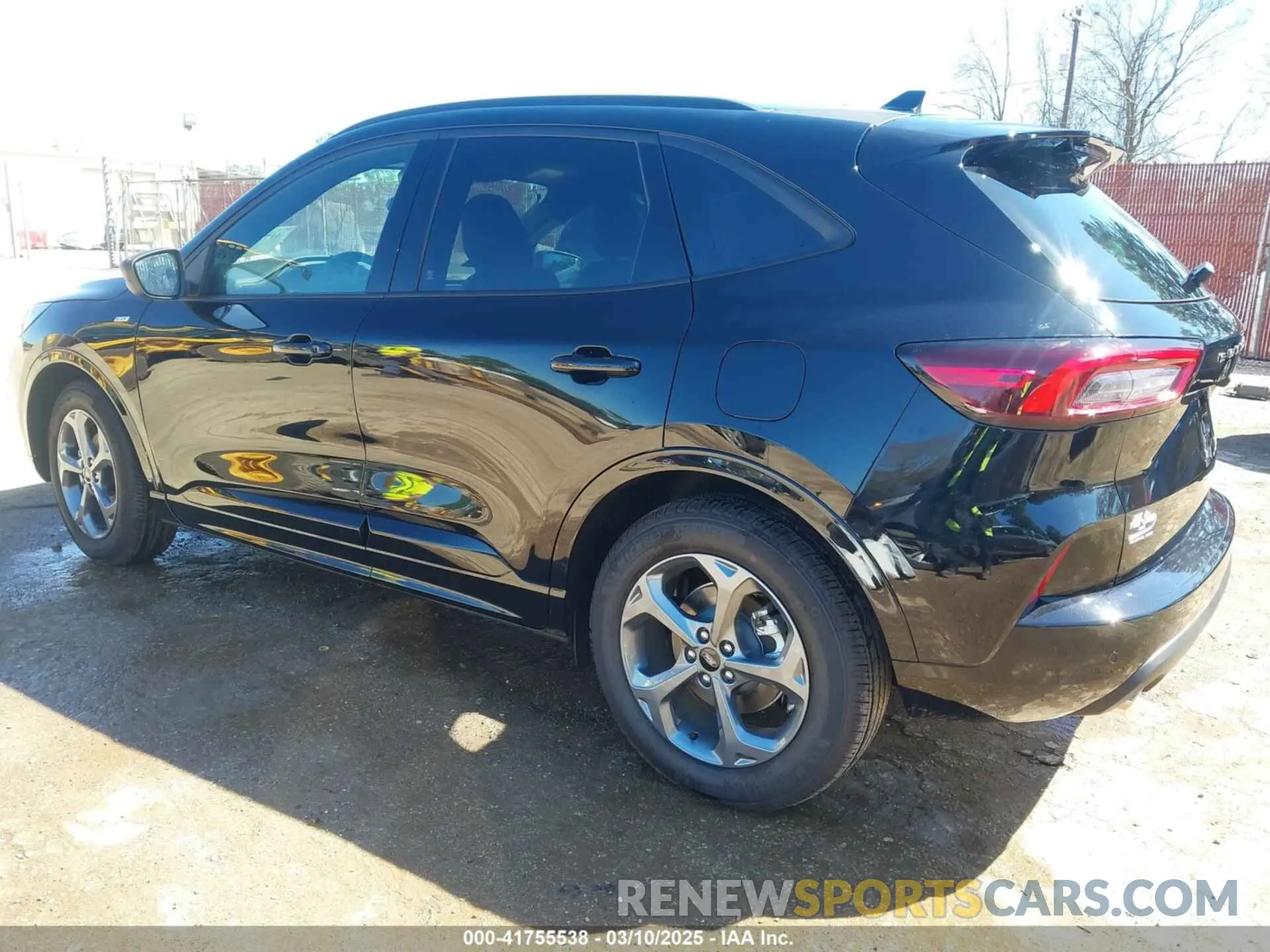 3 fotografías del automóvil dañado 1FMCU0MN0RUA04543 FORD ESCAPE 2024