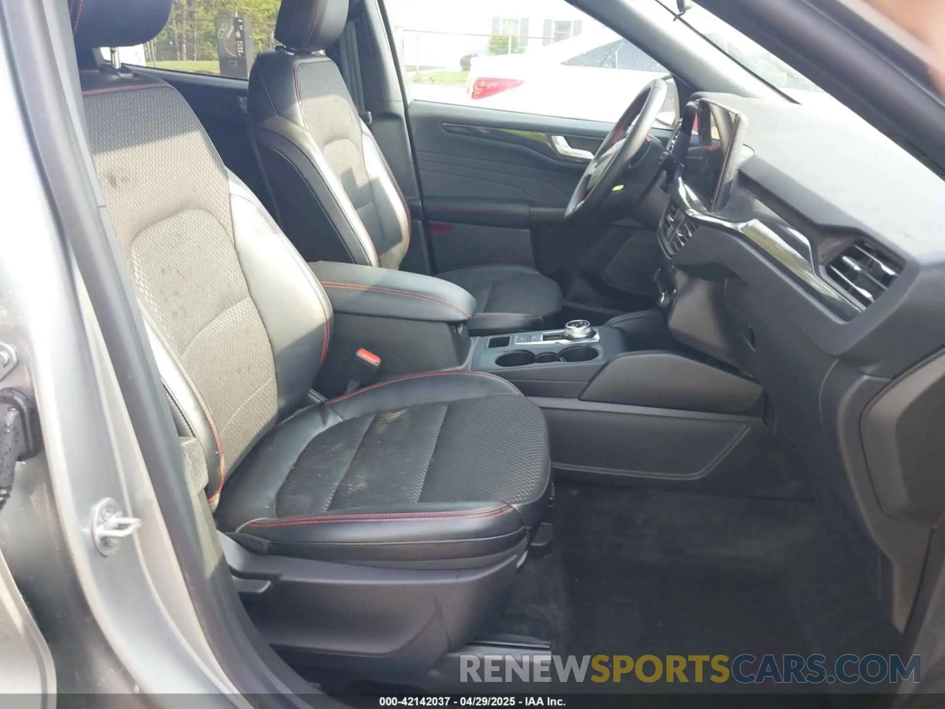 5 fotografías del automóvil dañado 1FMCU0MNXRUB43384 FORD ESCAPE 2024