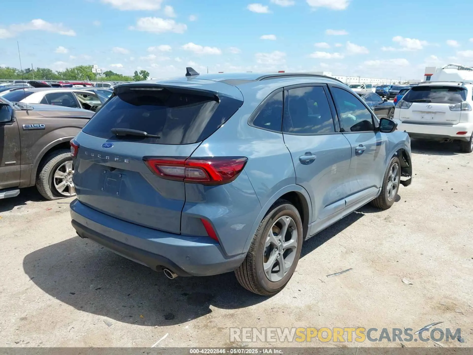 4 fotografías del automóvil dañado 1FMCU0MNXRUB44034 FORD ESCAPE 2024