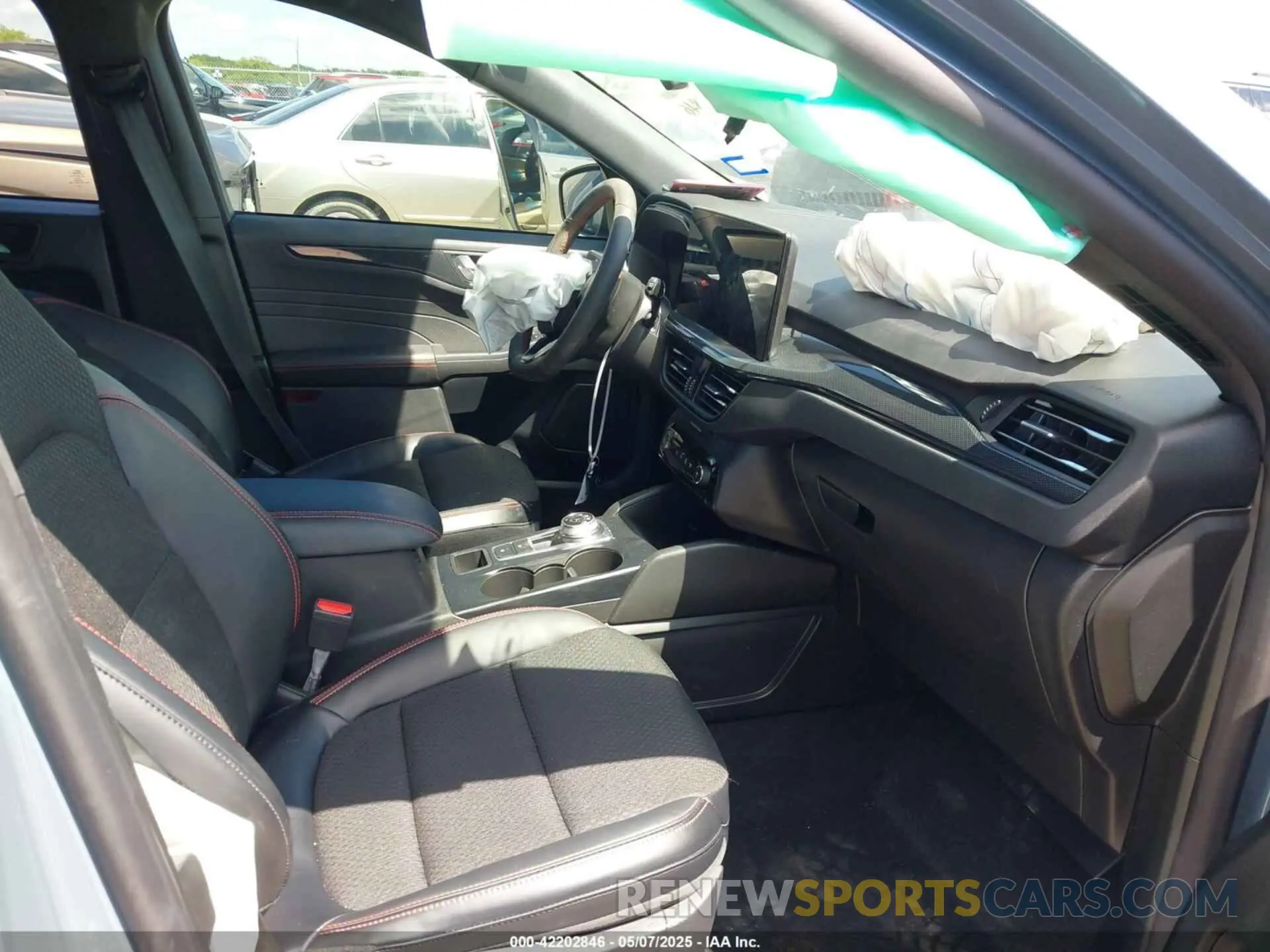 5 fotografías del automóvil dañado 1FMCU0MNXRUB44034 FORD ESCAPE 2024