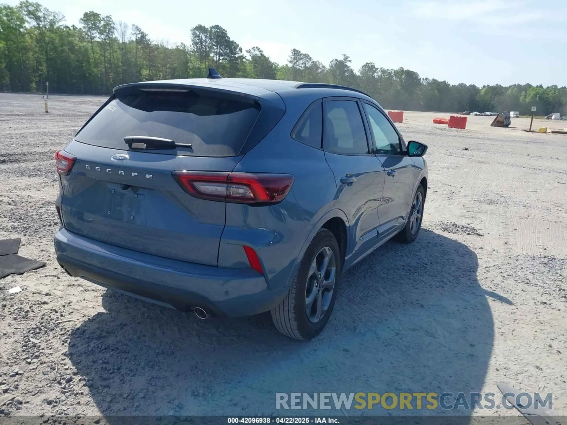 4 fotografías del automóvil dañado 1FMCU0MNXRUB51274 FORD ESCAPE 2024