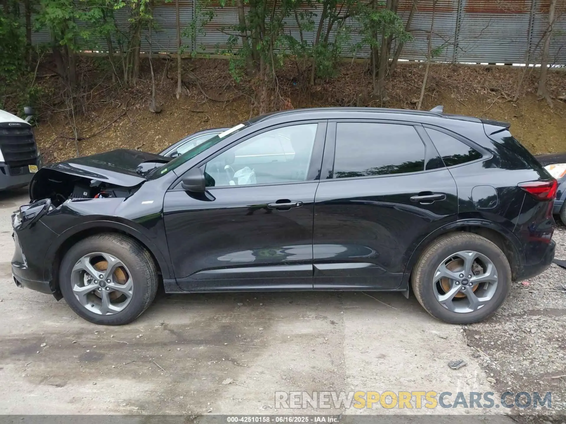 14 fotografías del automóvil dañado 1FMCU0MZ1RUB18294 FORD ESCAPE 2024