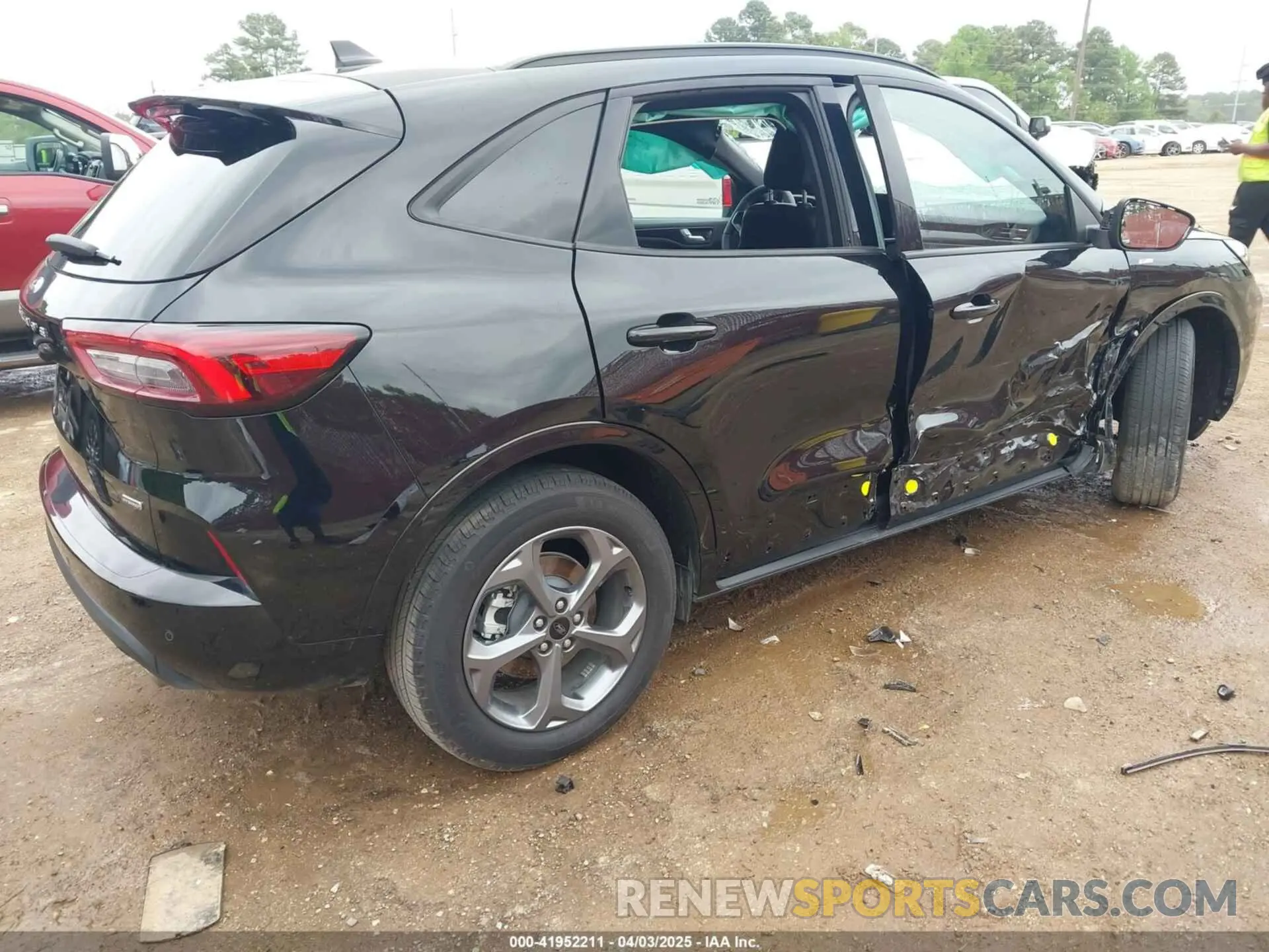4 fotografías del automóvil dañado 1FMCU0MZ3RUA57188 FORD ESCAPE 2024