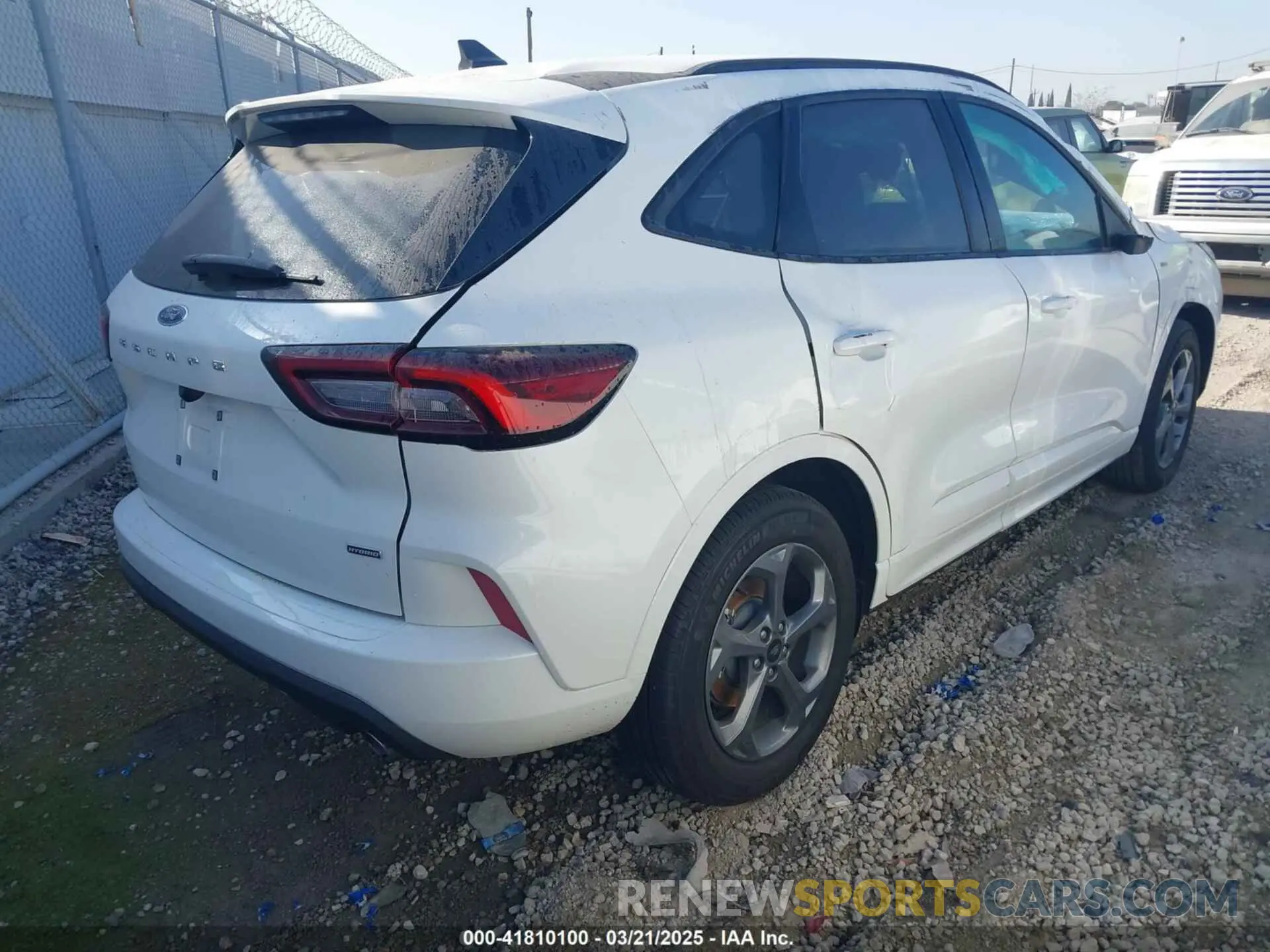 4 fotografías del automóvil dañado 1FMCU0MZ9RUA31873 FORD ESCAPE 2024