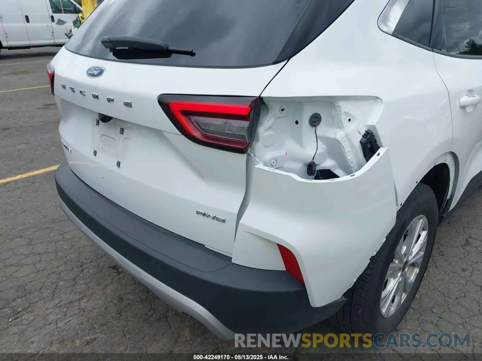 6 fotografías del automóvil dañado 1FMCU9GN0RUA66671 FORD ESCAPE 2024