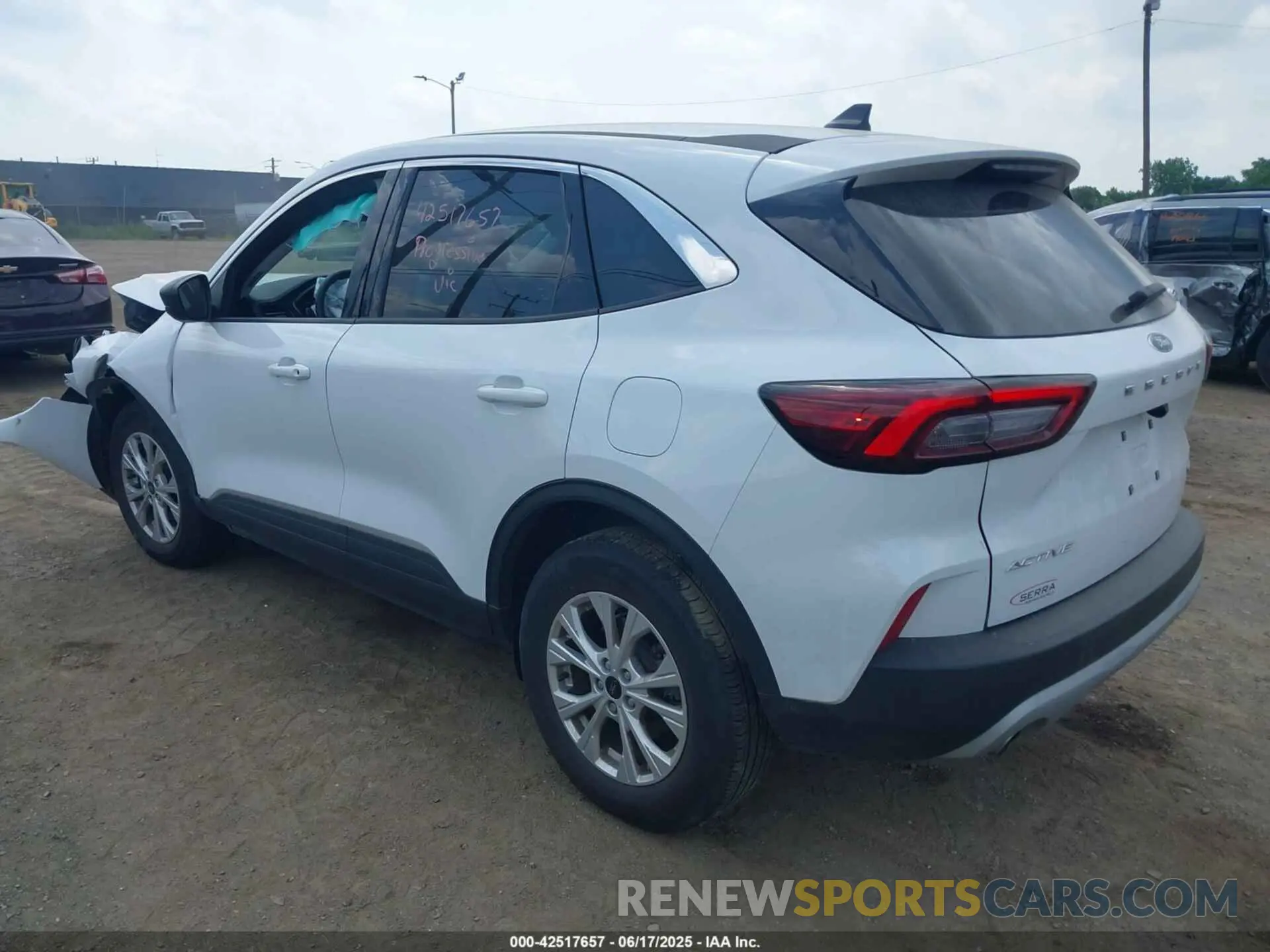 3 fotografías del automóvil dañado 1FMCU9GN0RUA79758 FORD ESCAPE 2024