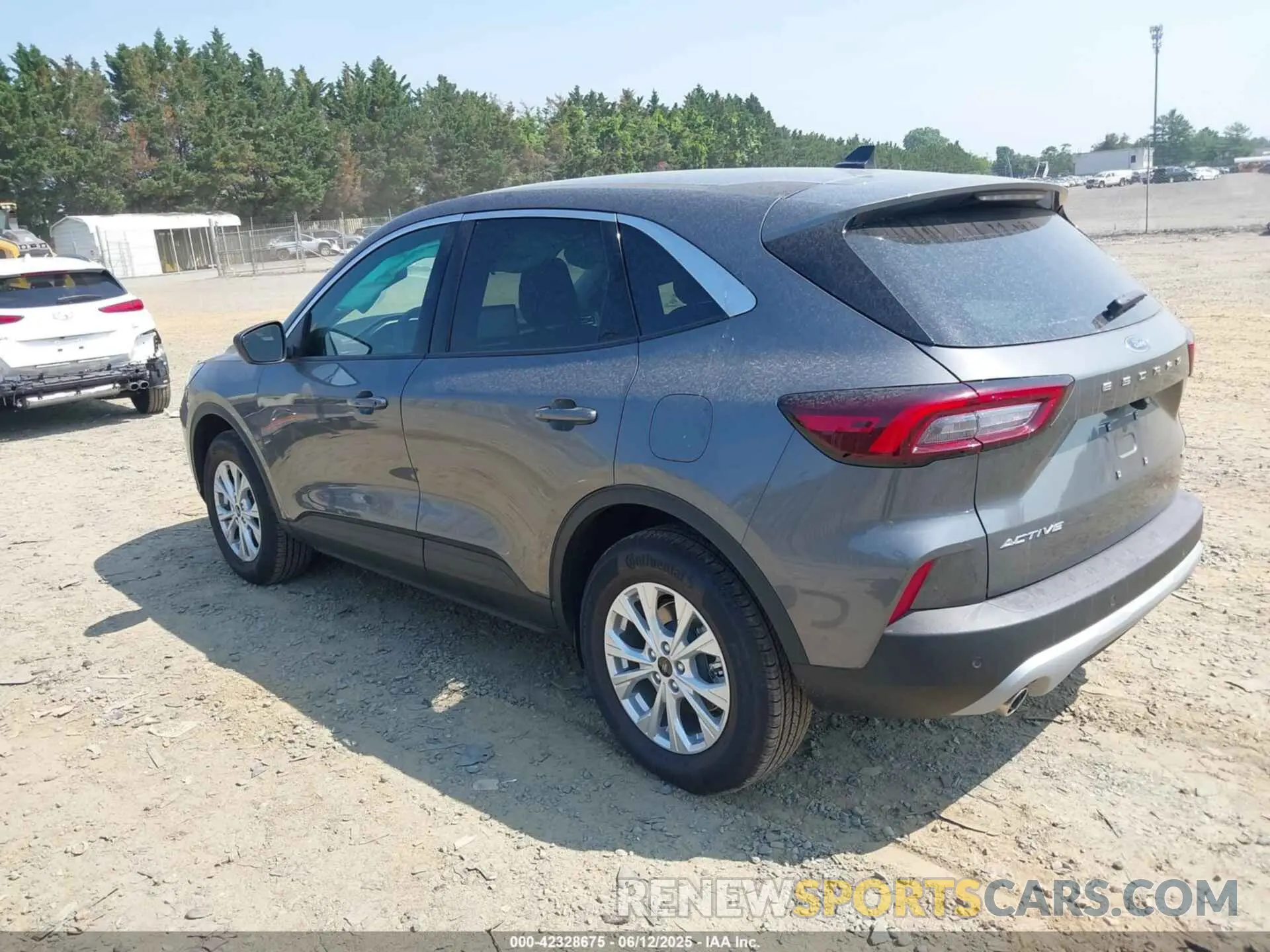 3 fotografías del automóvil dañado 1FMCU9GN0RUB39361 FORD ESCAPE 2024
