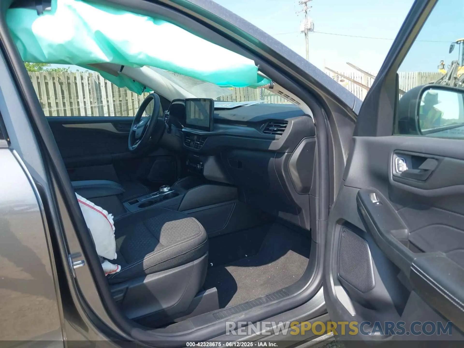 5 fotografías del automóvil dañado 1FMCU9GN0RUB39361 FORD ESCAPE 2024