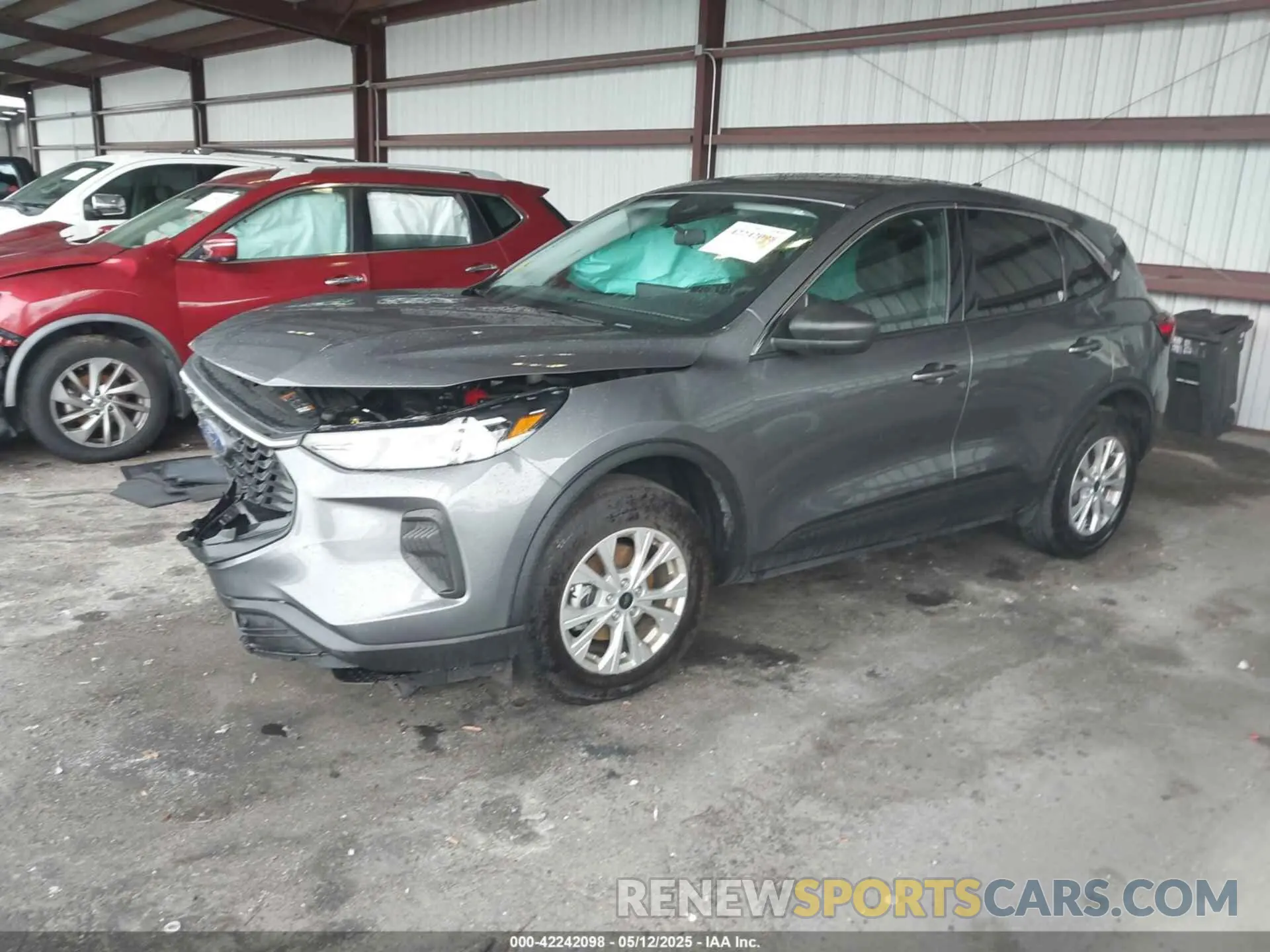 2 fotografías del automóvil dañado 1FMCU9GN2RUA38595 FORD ESCAPE 2024