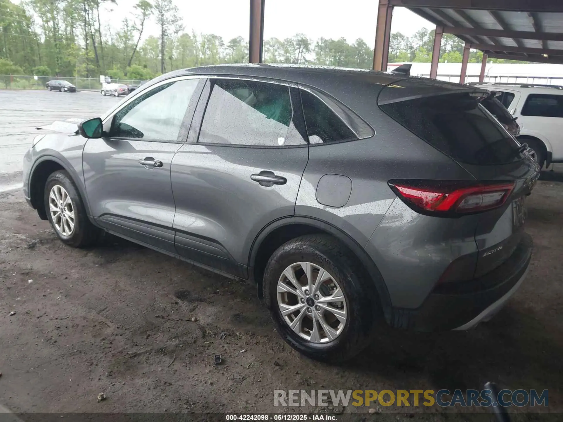 3 fotografías del automóvil dañado 1FMCU9GN2RUA38595 FORD ESCAPE 2024