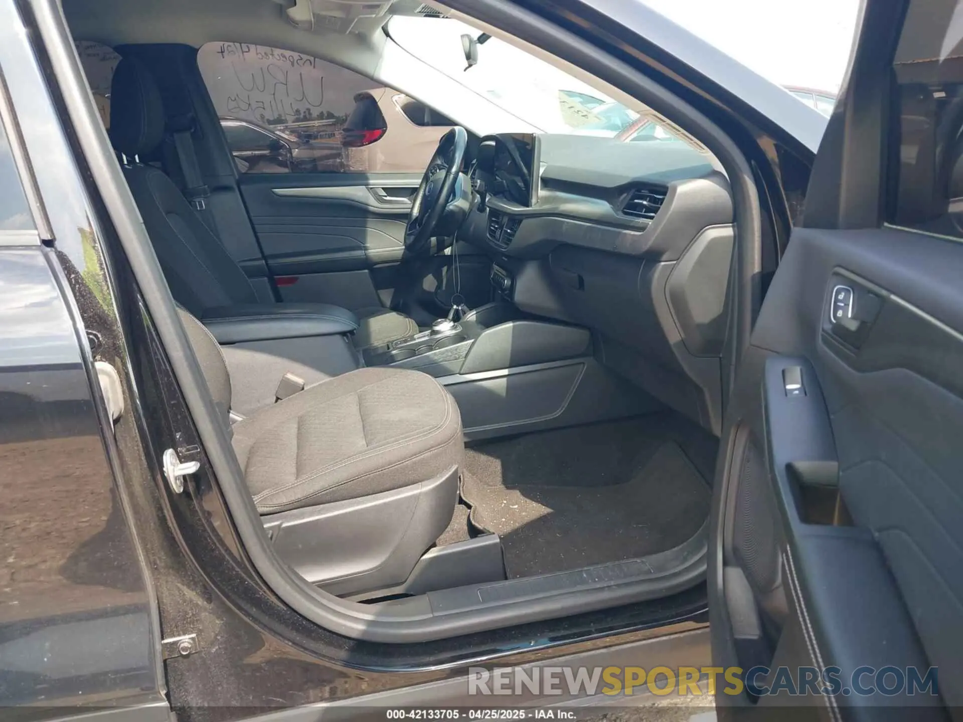 5 fotografías del automóvil dañado 1FMCU9GN3RUA23622 FORD ESCAPE 2024