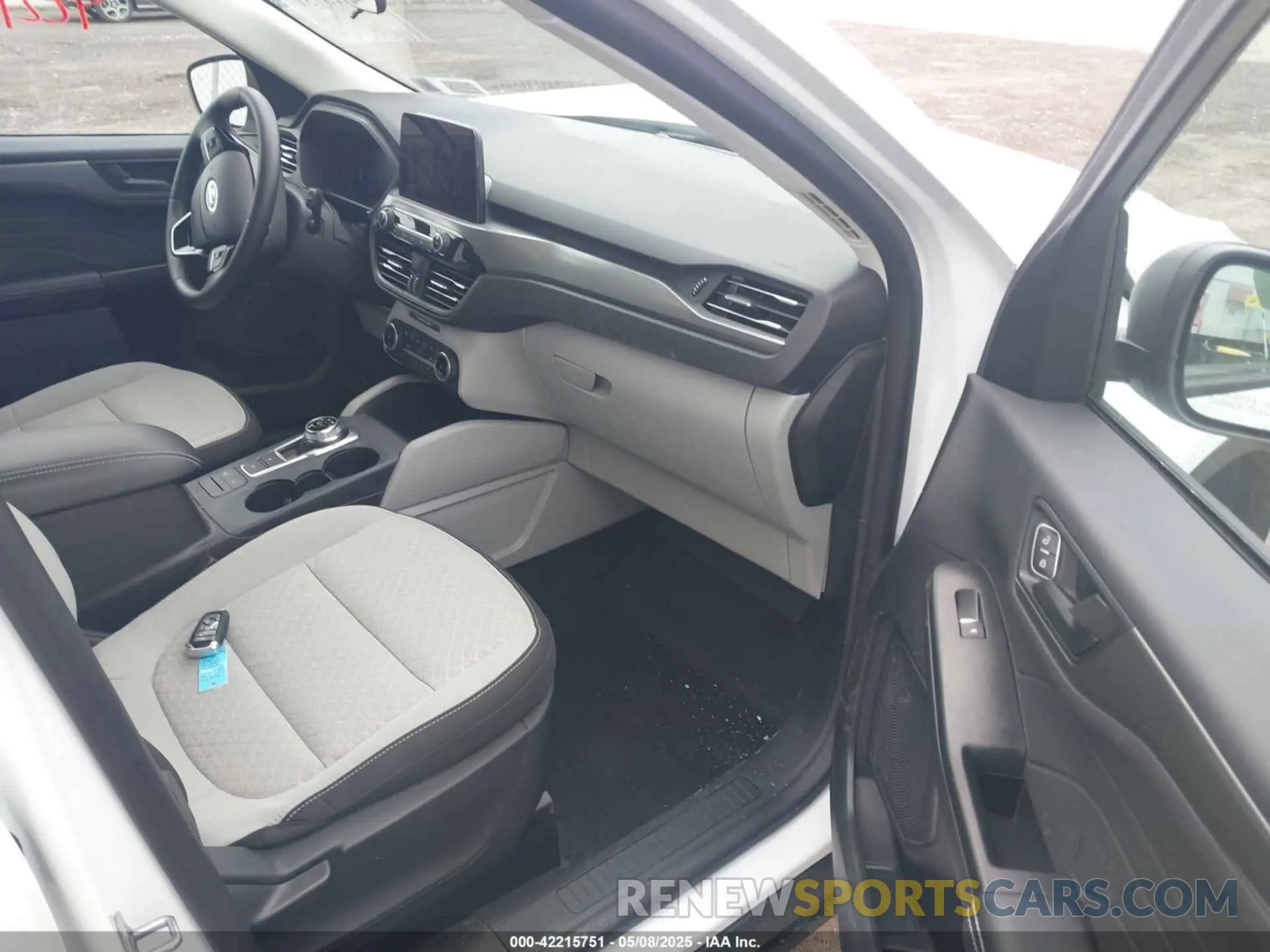 5 fotografías del automóvil dañado 1FMCU9GN3RUA56040 FORD ESCAPE 2024