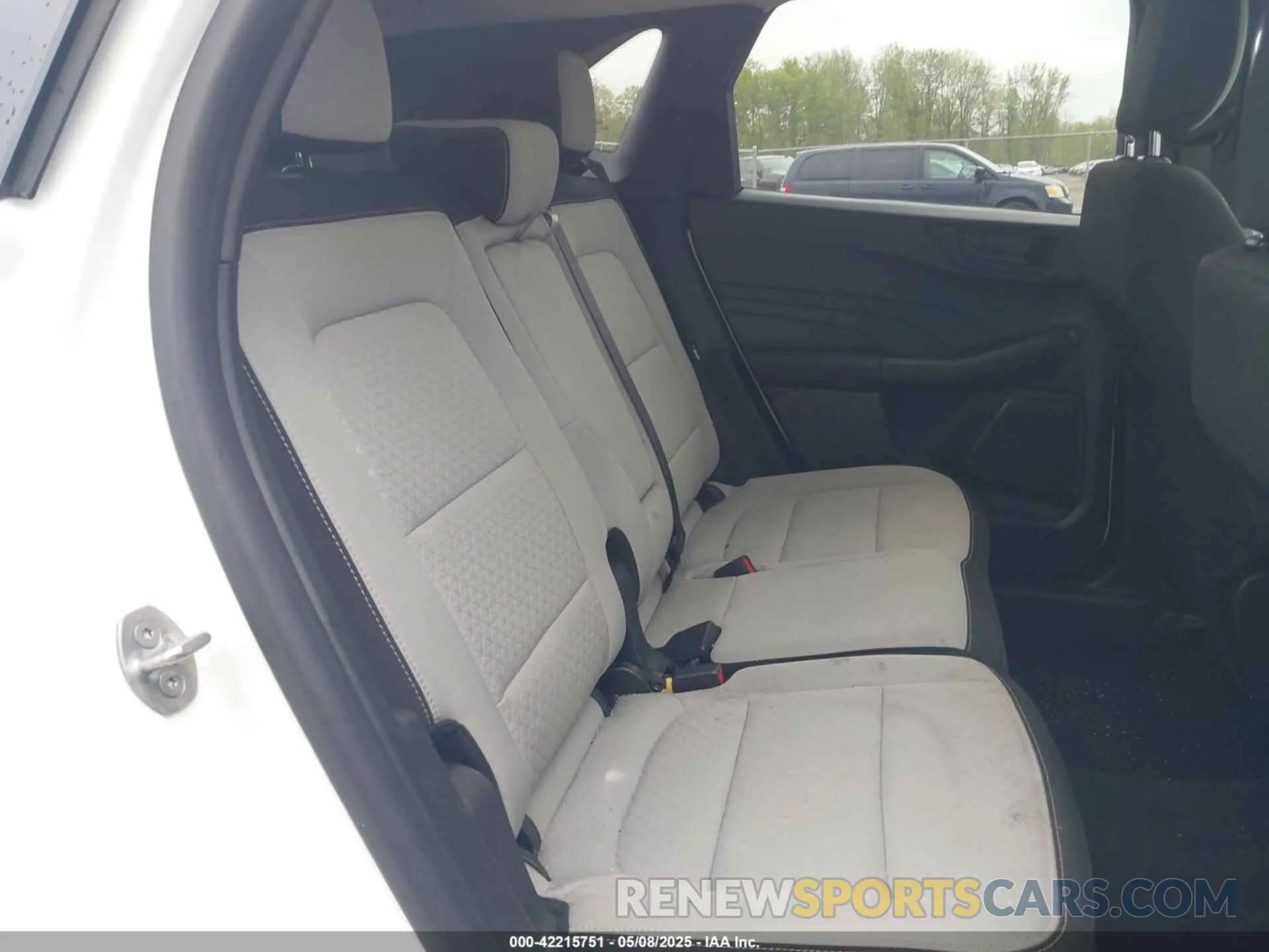 8 fotografías del automóvil dañado 1FMCU9GN3RUA56040 FORD ESCAPE 2024