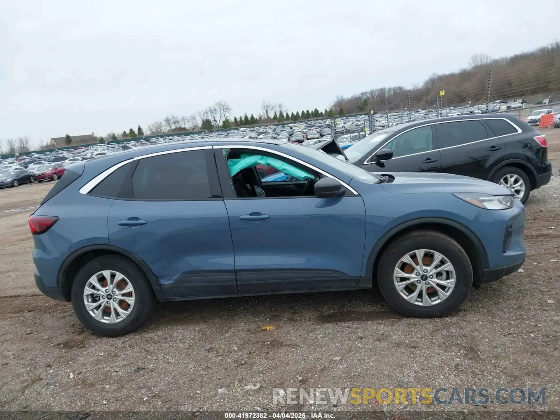 12 fotografías del automóvil dañado 1FMCU9GN4RUB24930 FORD ESCAPE 2024