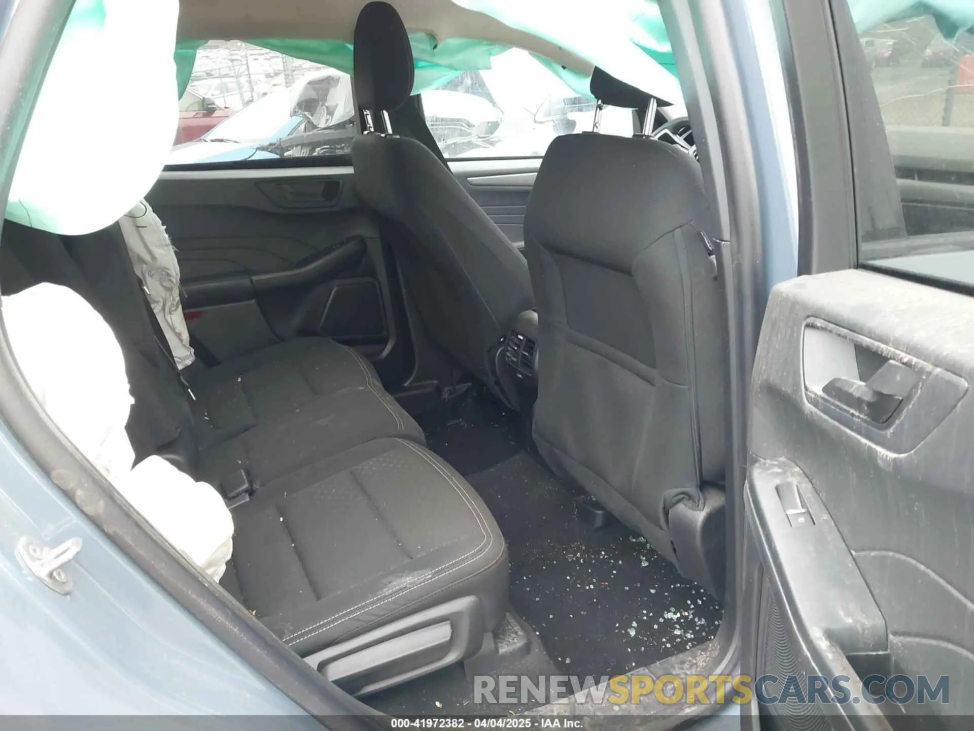 8 fotografías del automóvil dañado 1FMCU9GN4RUB24930 FORD ESCAPE 2024