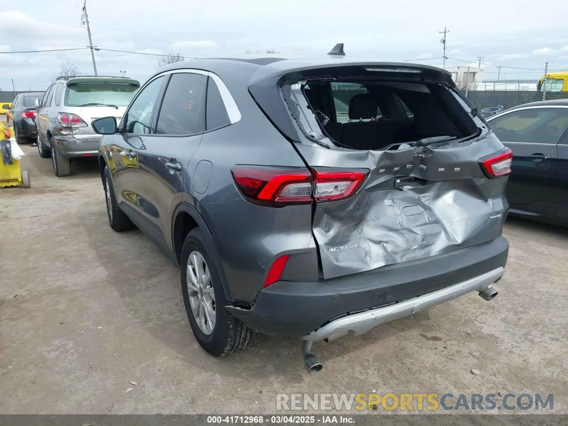 3 fotografías del automóvil dañado 1FMCU9GN5RUA55312 FORD ESCAPE 2024