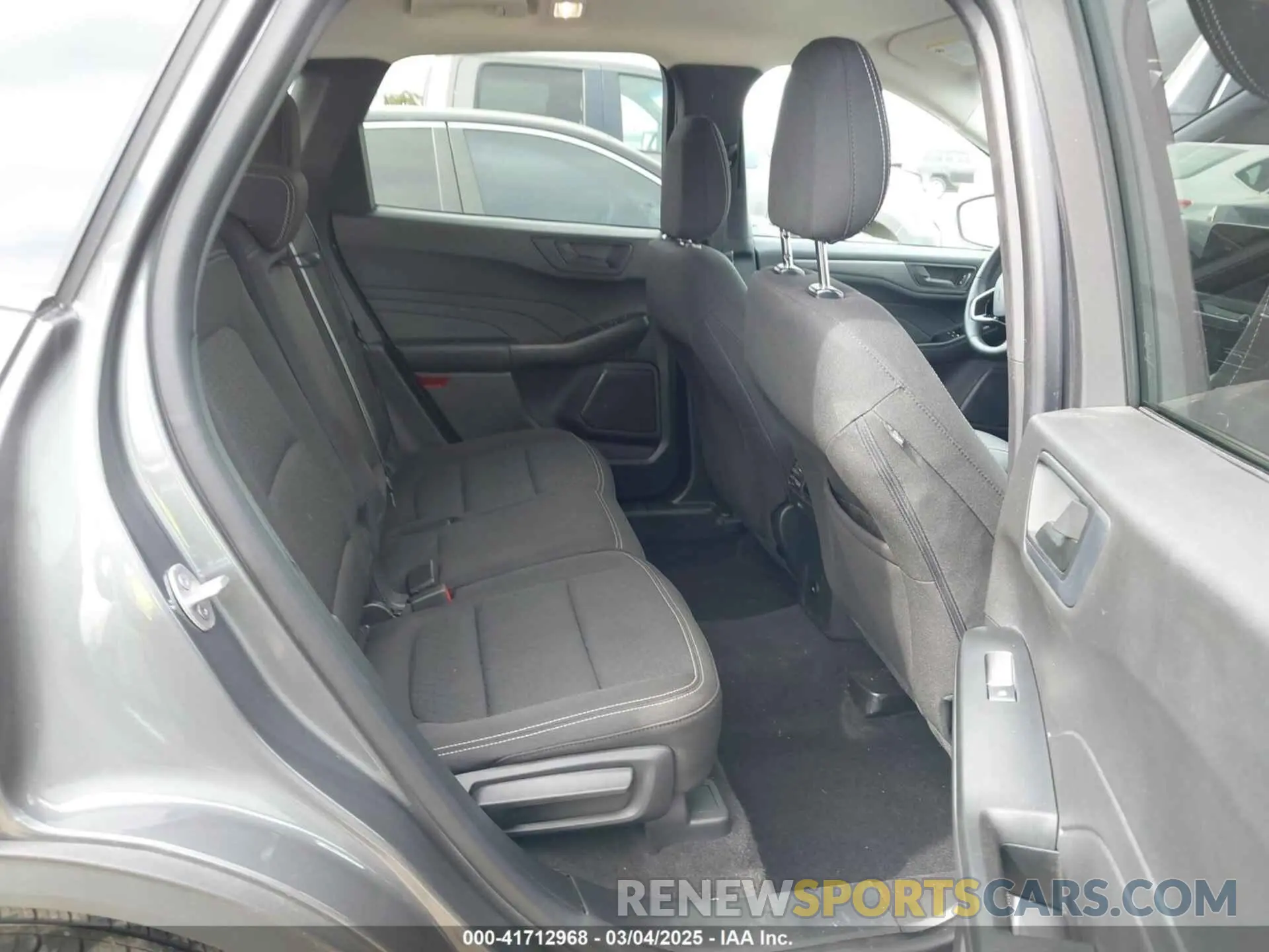 8 fotografías del automóvil dañado 1FMCU9GN5RUA55312 FORD ESCAPE 2024