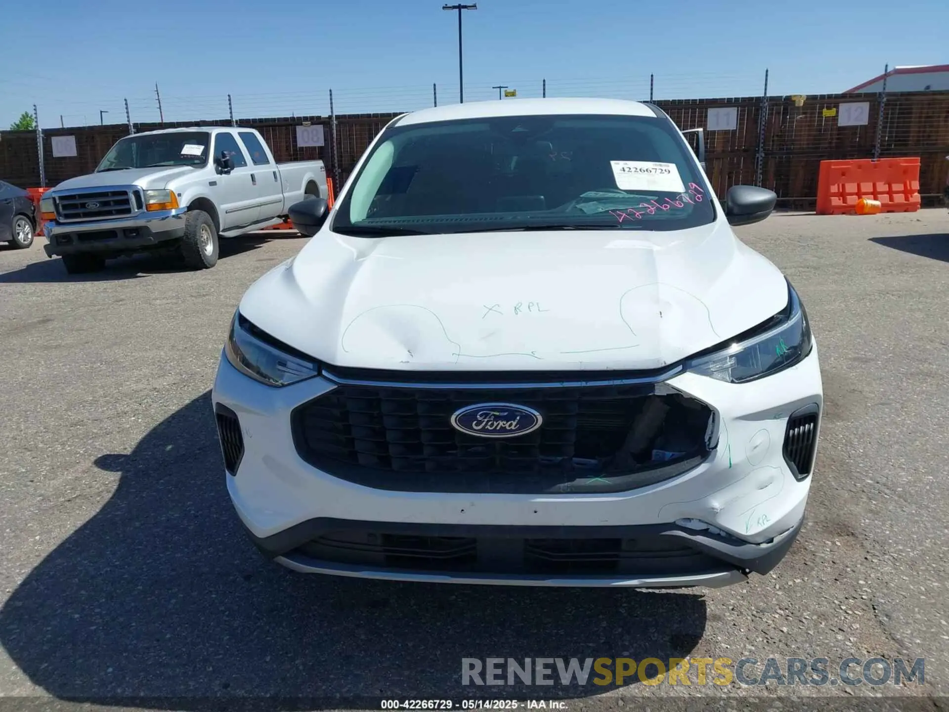 12 fotografías del automóvil dañado 1FMCU9GN5RUA74068 FORD ESCAPE 2024