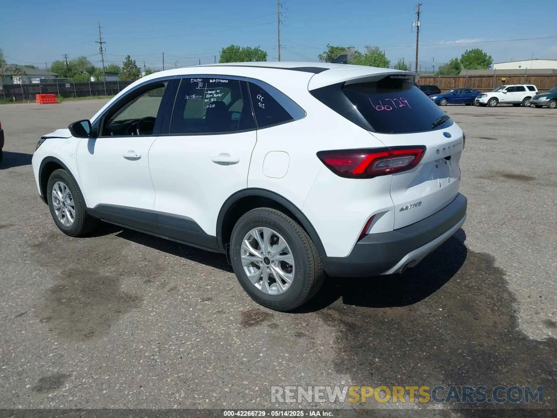 3 fotografías del automóvil dañado 1FMCU9GN5RUA74068 FORD ESCAPE 2024