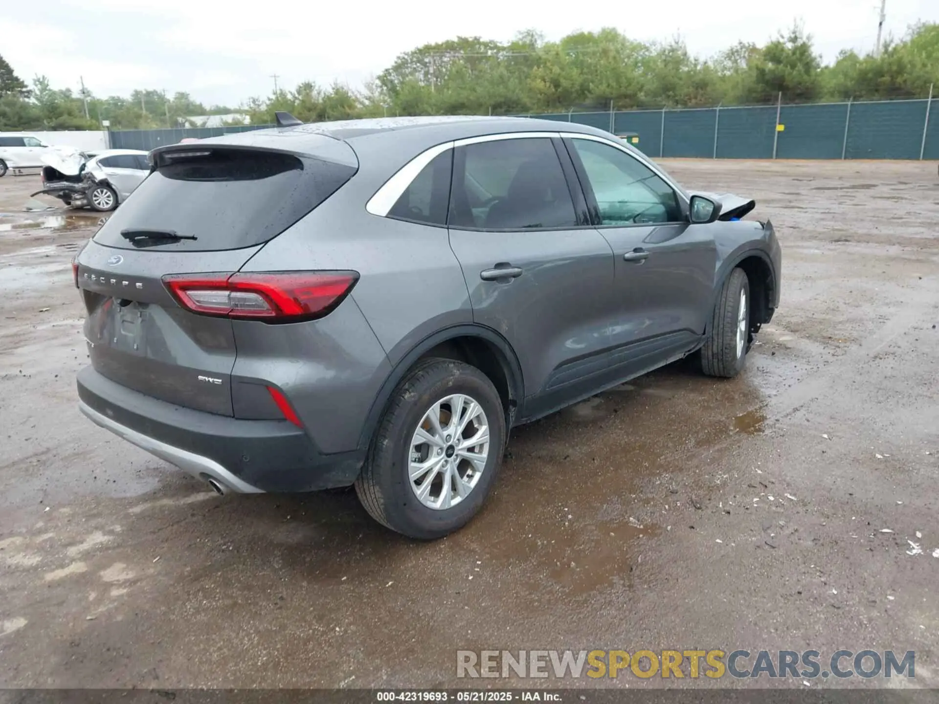 4 fotografías del automóvil dañado 1FMCU9GN5RUB14794 FORD ESCAPE 2024