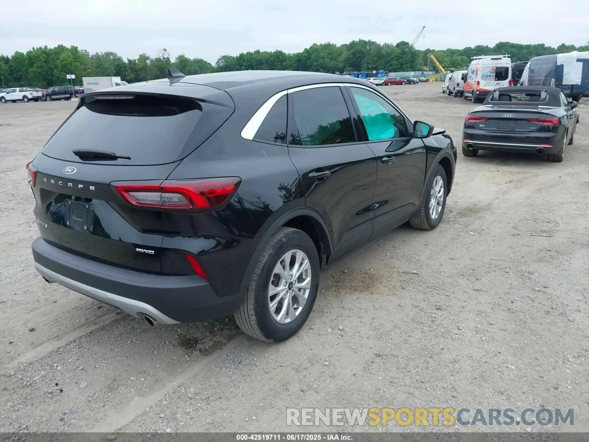 4 fotografías del automóvil dañado 1FMCU9GN6RUA12291 FORD ESCAPE 2024