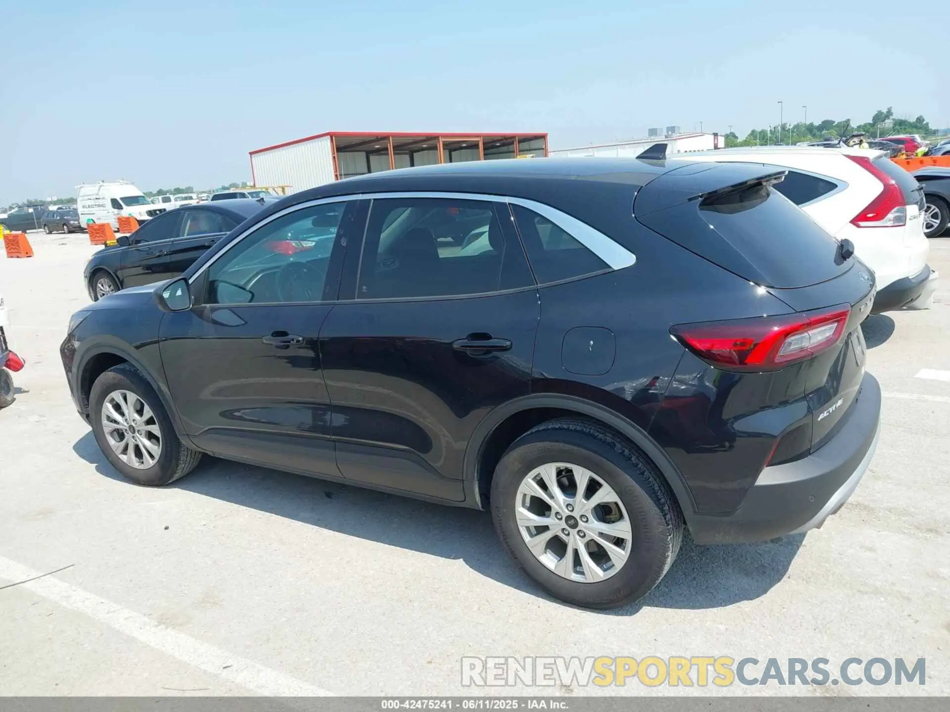 14 fotografías del automóvil dañado 1FMCU9GN7RUA01364 FORD ESCAPE 2024