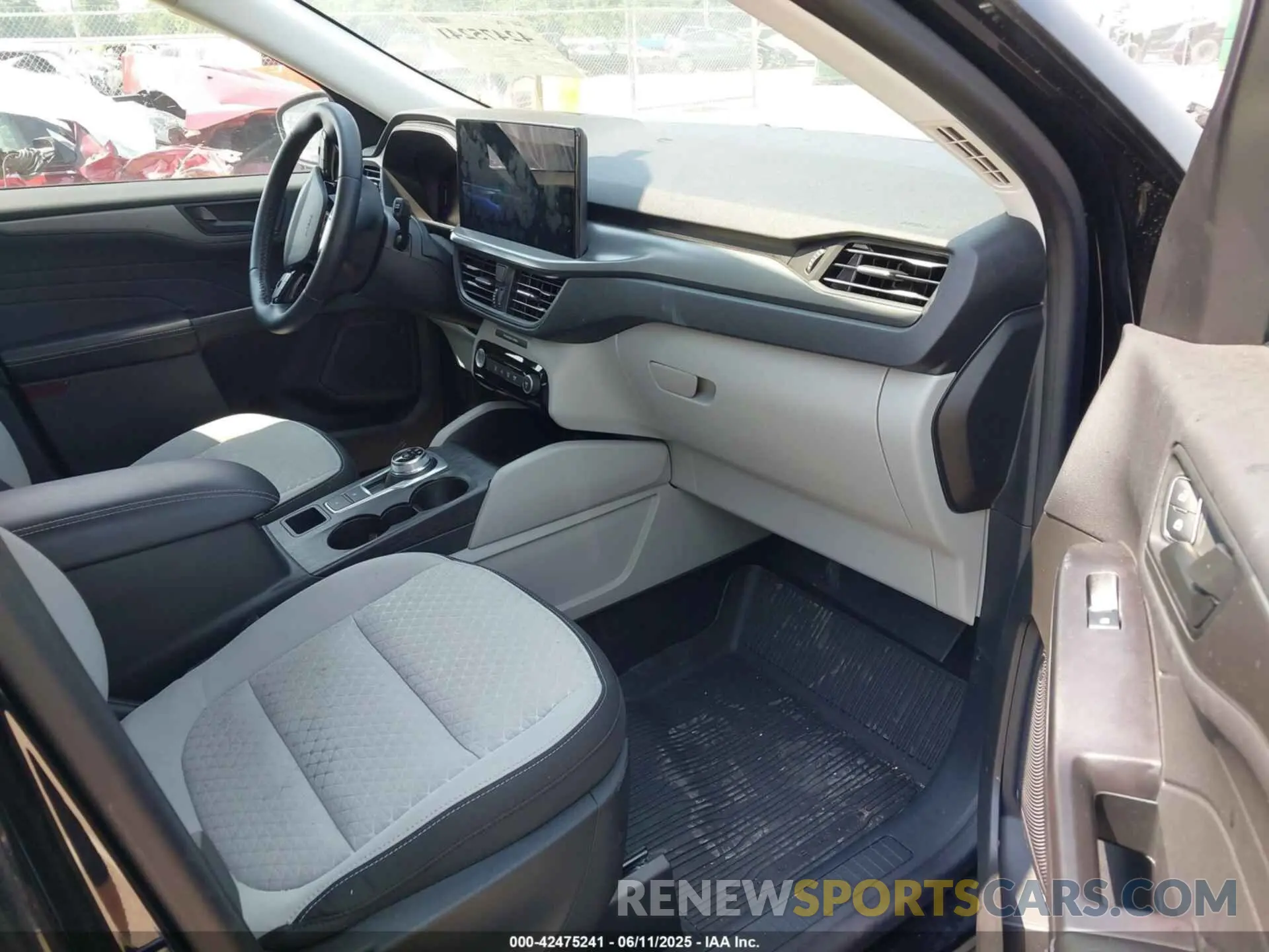 5 fotografías del automóvil dañado 1FMCU9GN7RUA01364 FORD ESCAPE 2024