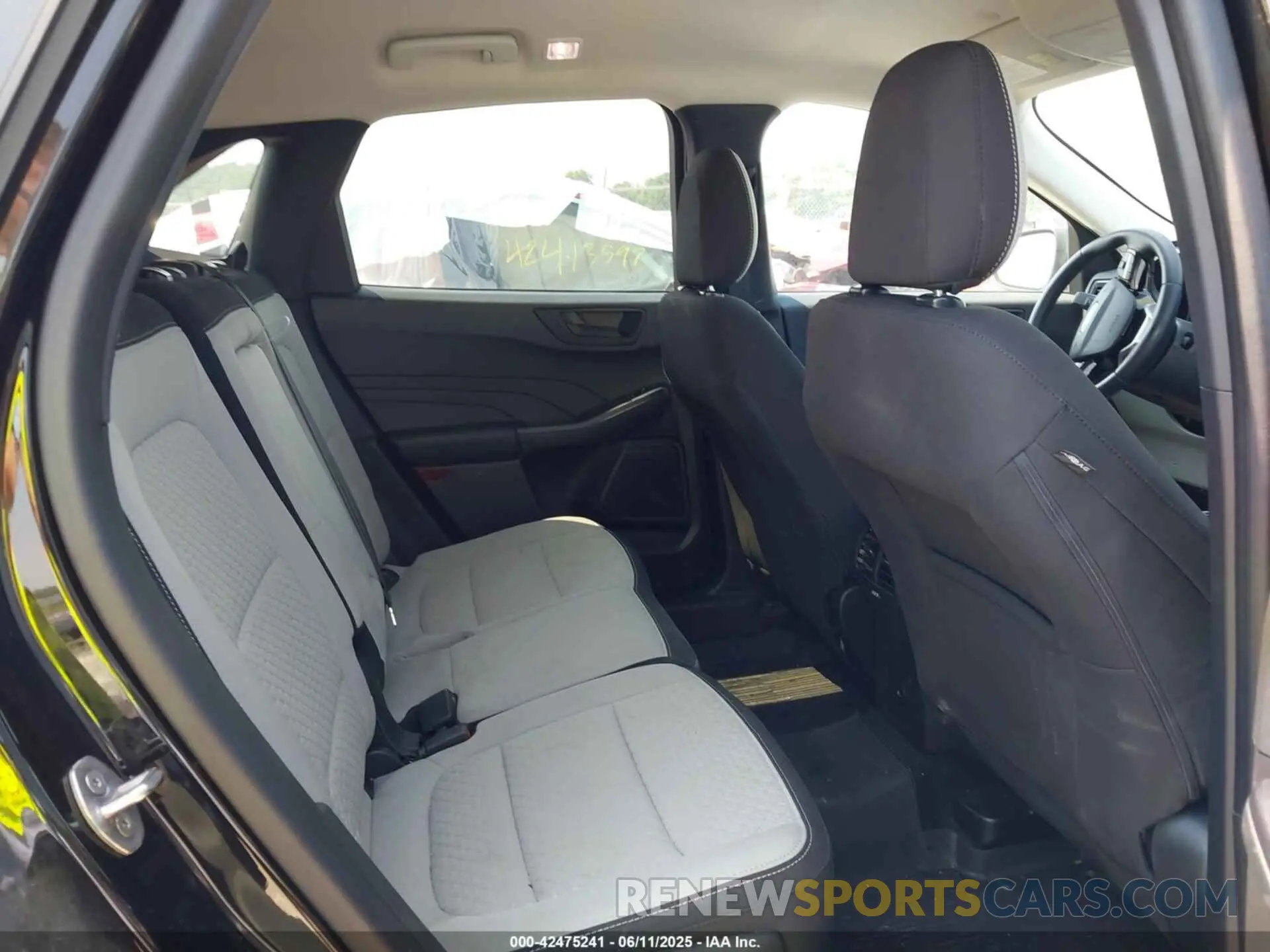8 fotografías del automóvil dañado 1FMCU9GN7RUA01364 FORD ESCAPE 2024