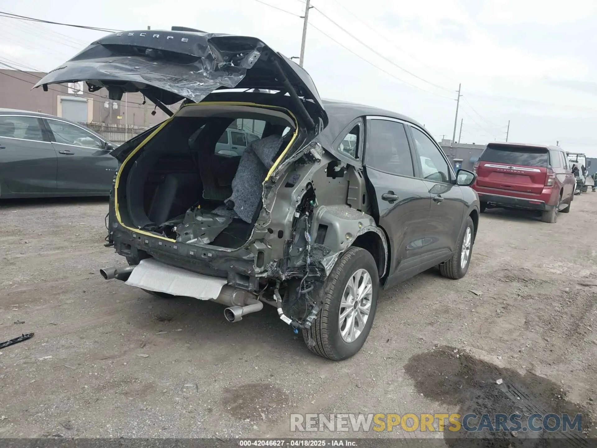 4 fotografías del automóvil dañado 1FMCU9GN8RUA09134 FORD ESCAPE 2024