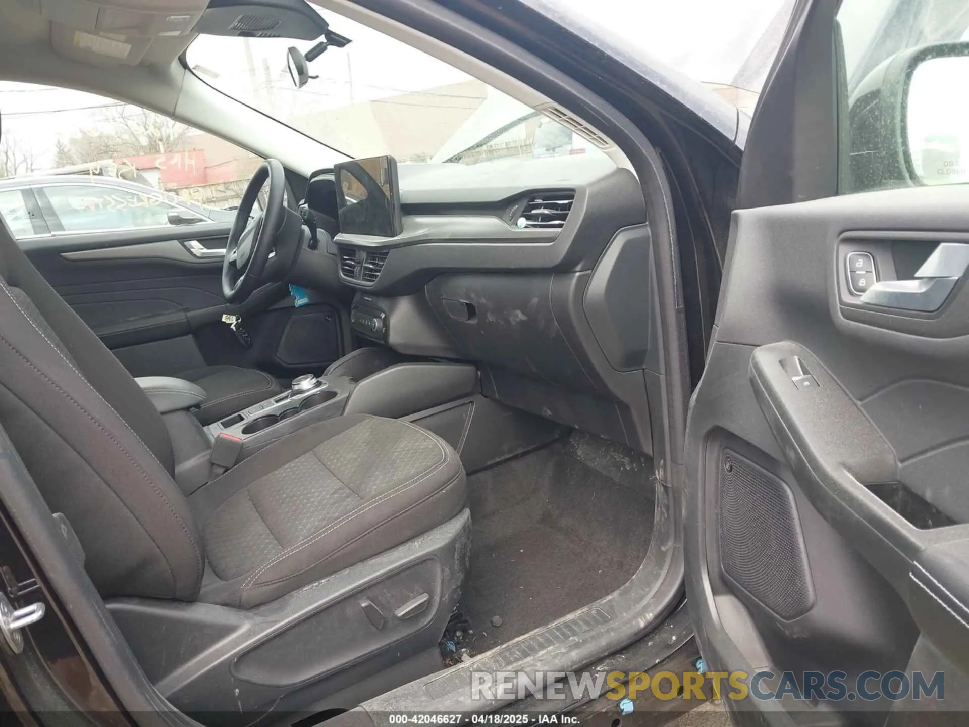 5 fotografías del automóvil dañado 1FMCU9GN8RUA09134 FORD ESCAPE 2024