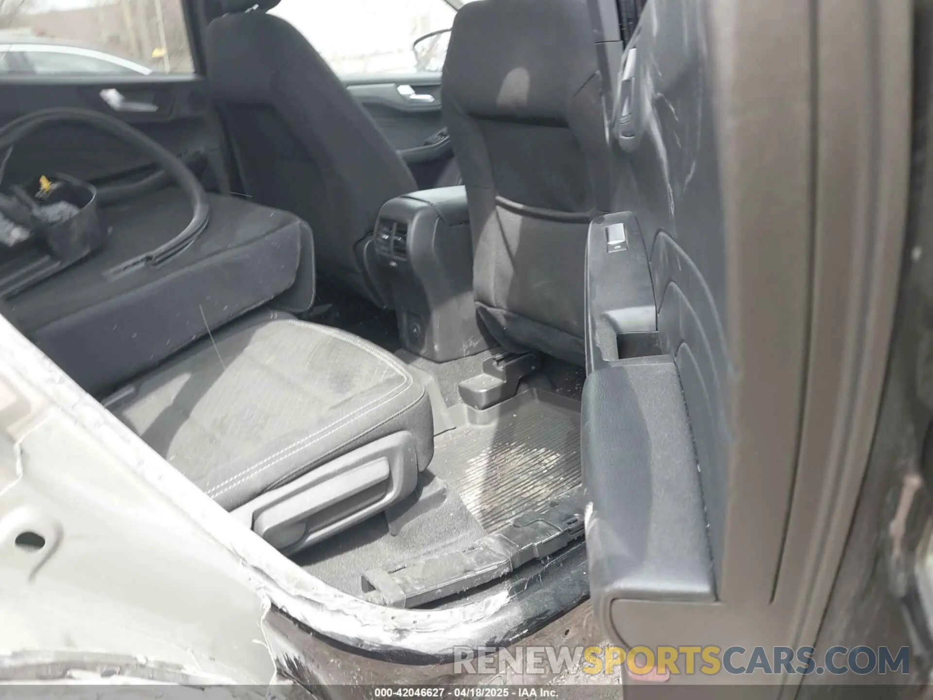 8 fotografías del automóvil dañado 1FMCU9GN8RUA09134 FORD ESCAPE 2024