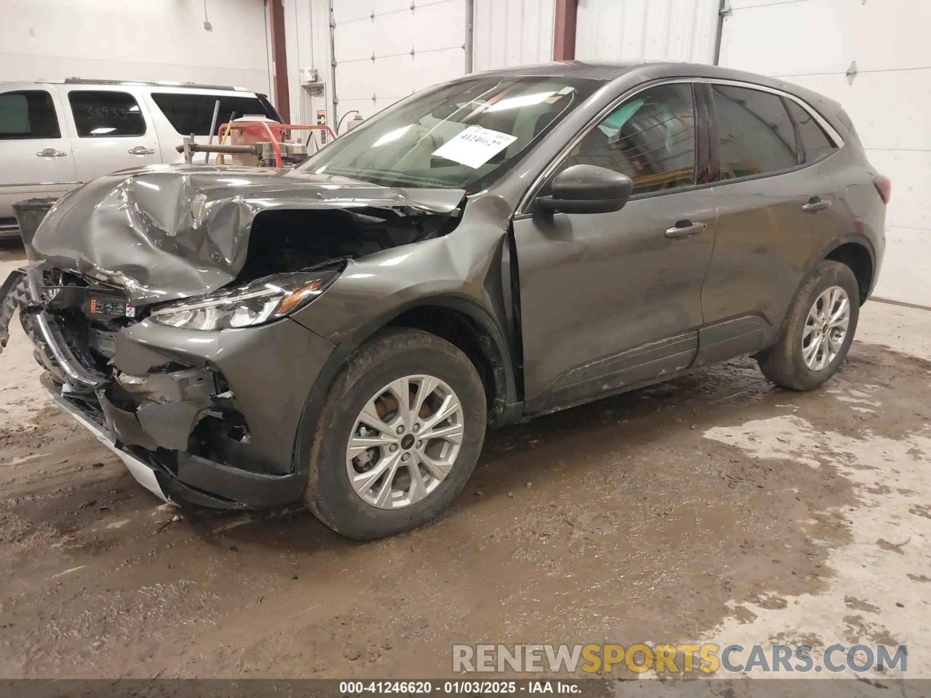 2 fotografías del automóvil dañado 1FMCU9GN8RUA95786 FORD ESCAPE 2024