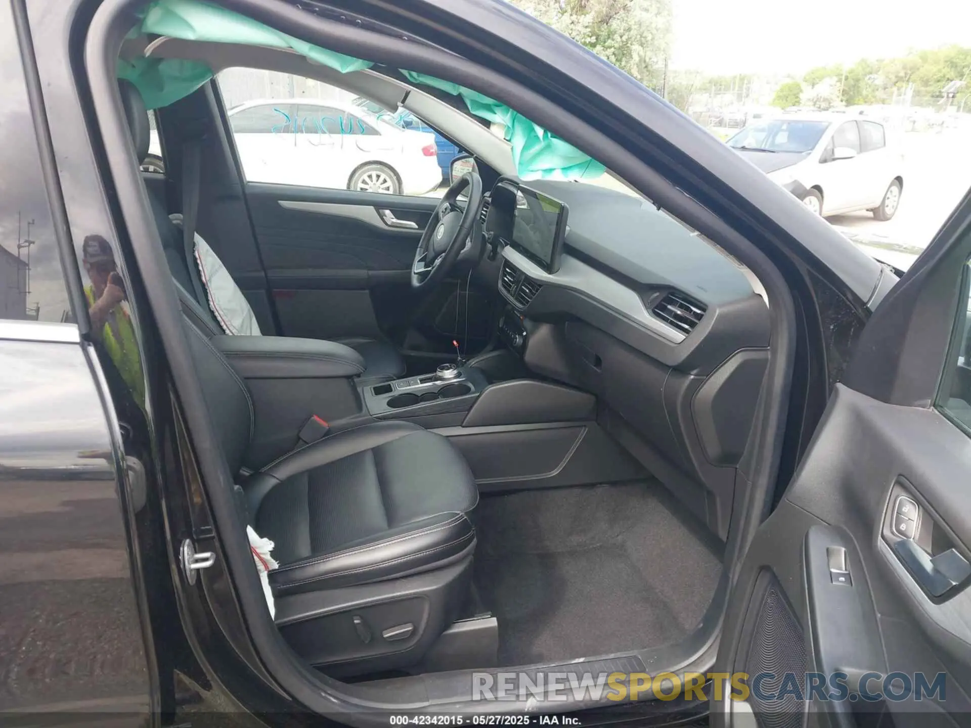 5 fotografías del automóvil dañado 1FMCU9JA2RUA35721 FORD ESCAPE 2024