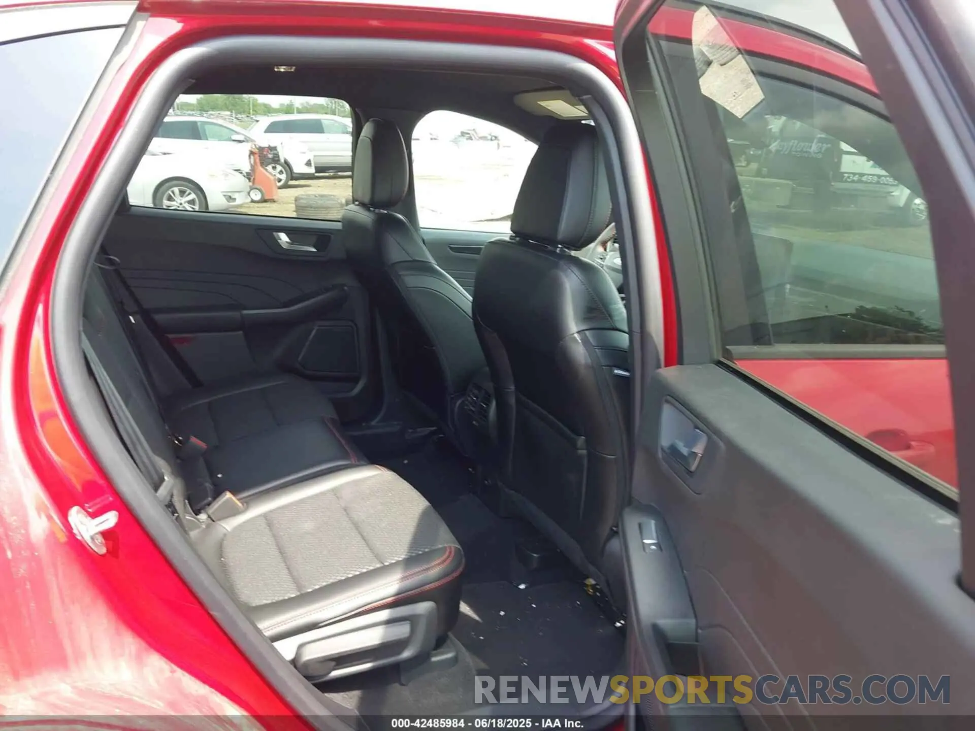 8 fotografías del automóvil dañado 1FMCU9MN6RUB24898 FORD ESCAPE 2024