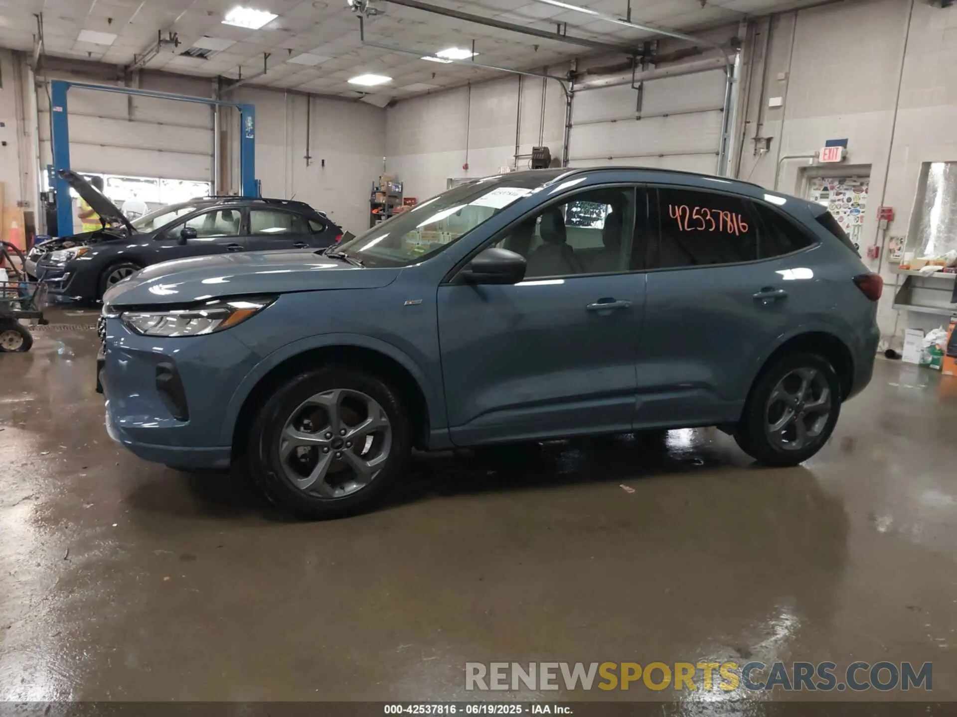 14 fotografías del automóvil dañado 1FMCU9MN7RUA32795 FORD ESCAPE 2024