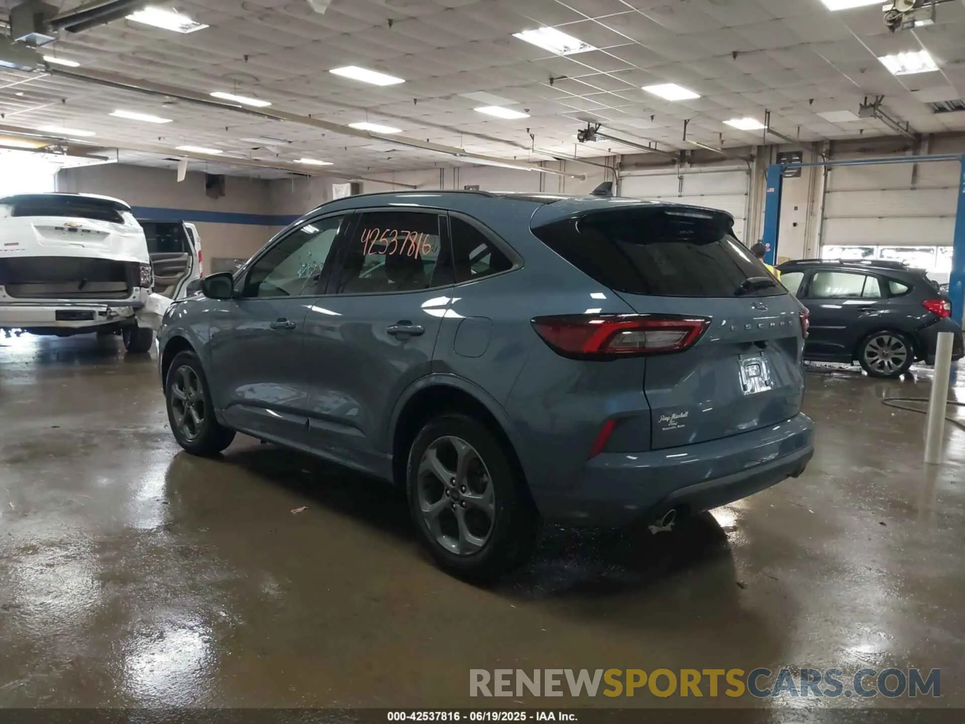 3 fotografías del automóvil dañado 1FMCU9MN7RUA32795 FORD ESCAPE 2024