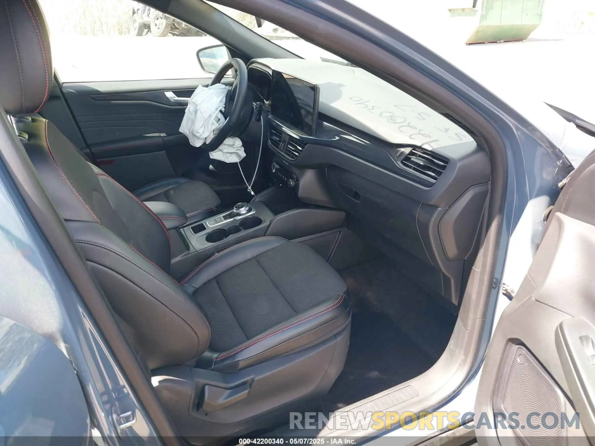 5 fotografías del automóvil dañado 1FMCU9MN9RUA50375 FORD ESCAPE 2024