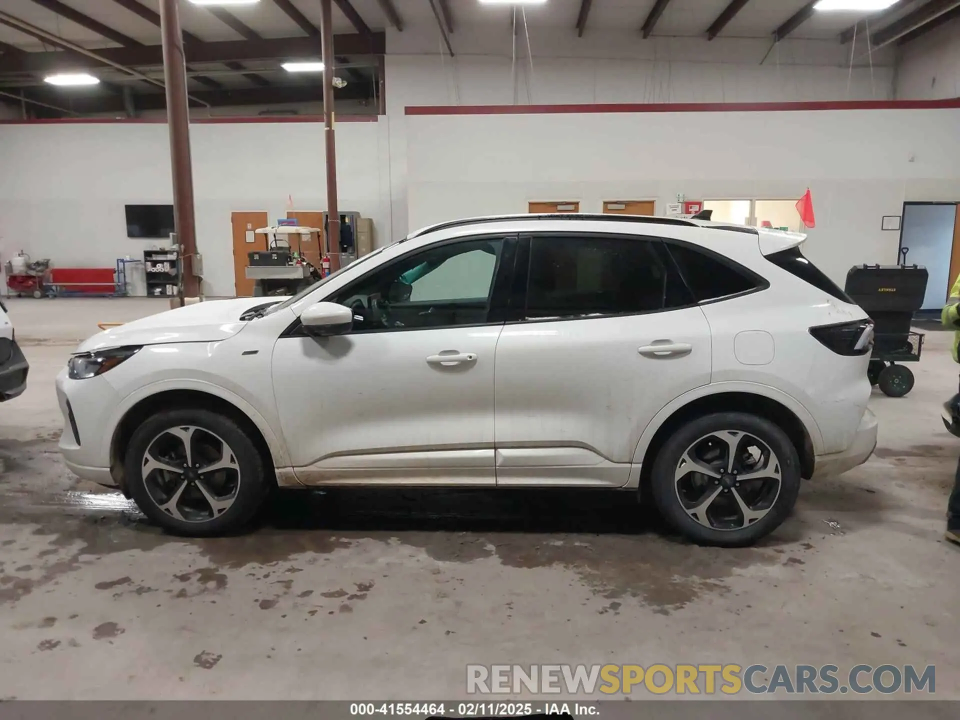 14 fotografías del automóvil dañado 1FMCU9NA7RUA40276 FORD ESCAPE 2024