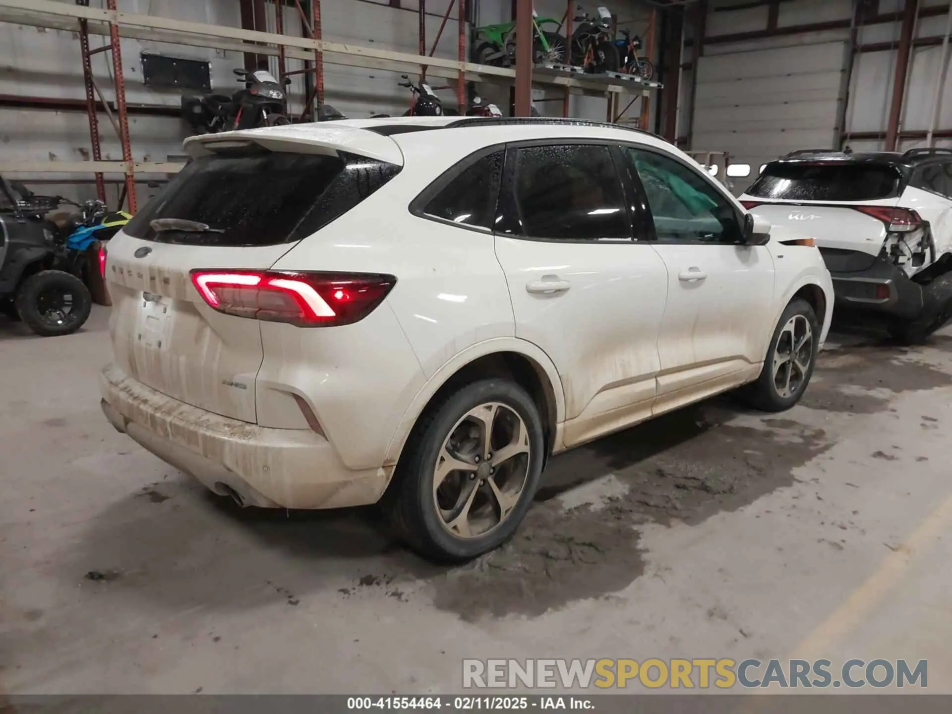4 fotografías del automóvil dañado 1FMCU9NA7RUA40276 FORD ESCAPE 2024